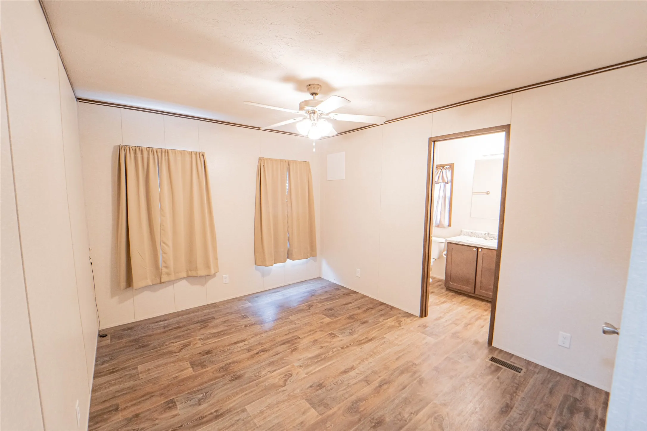 Manufactured Home For Sale in Stephens County , 2162 County Road 208, Breckenridge, Texas 76424, 2 Bedroom, 2 Bathroom, Garage spaces, 1,040 Sqft, built in 2016, mls#21257114, Real Estate Agent in Breckenridge, Homes For Sale in Stephens county, Homes For Sale in Breckenridge, Realtor in Breckenridge Texas, Real Estate Brokerage Independent Realty Texas, Luminita Cordes Realtor