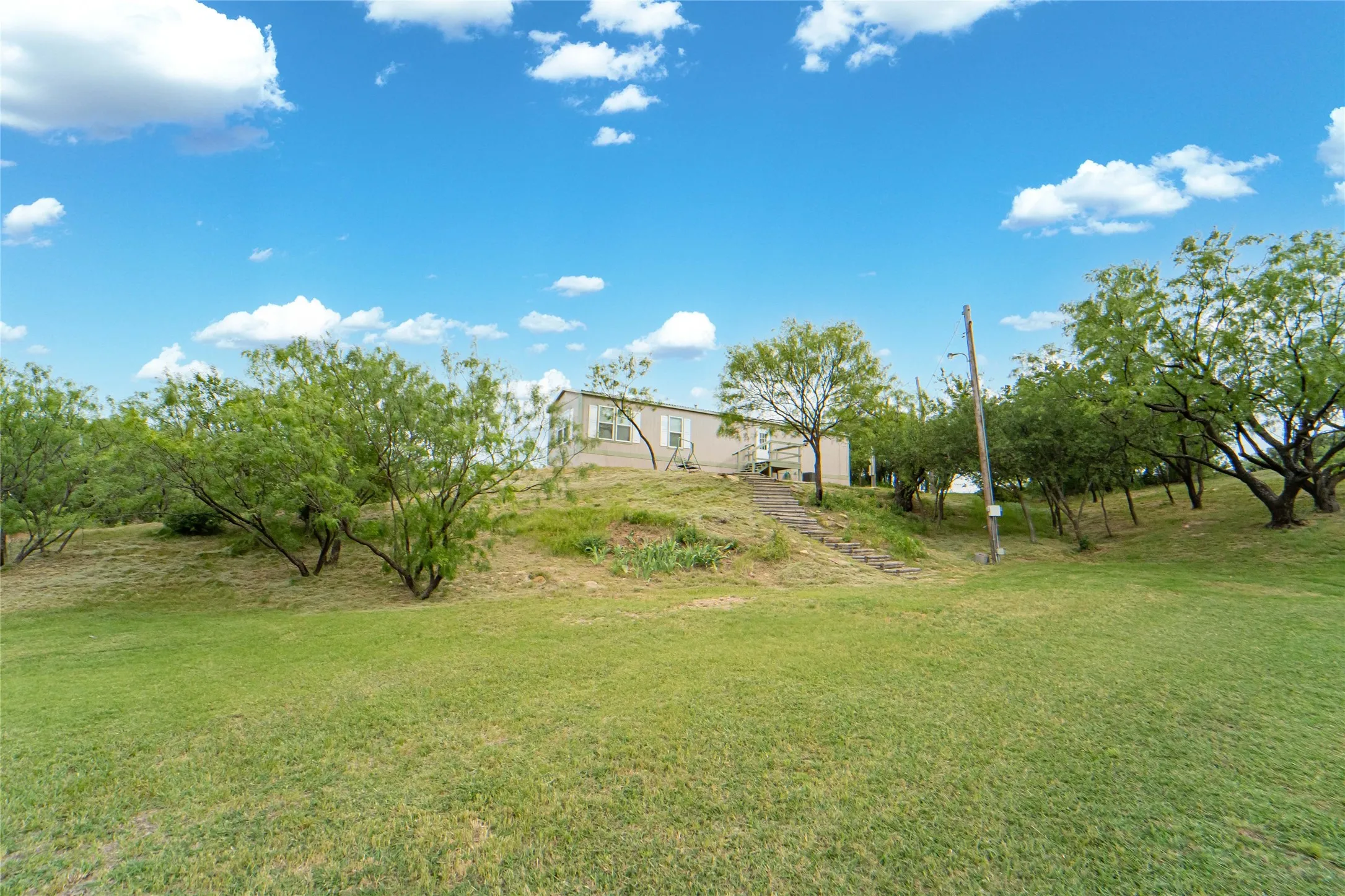 Manufactured Home For Sale in Stephens County , 2162 County Road 208, Breckenridge, Texas 76424, 2 Bedroom, 2 Bathroom, Garage spaces, 1,040 Sqft, built in 2016, mls#21257114, Real Estate Agent in Breckenridge, Homes For Sale in Stephens county, Homes For Sale in Breckenridge, Realtor in Breckenridge Texas, Real Estate Brokerage Independent Realty Texas, Luminita Cordes Realtor