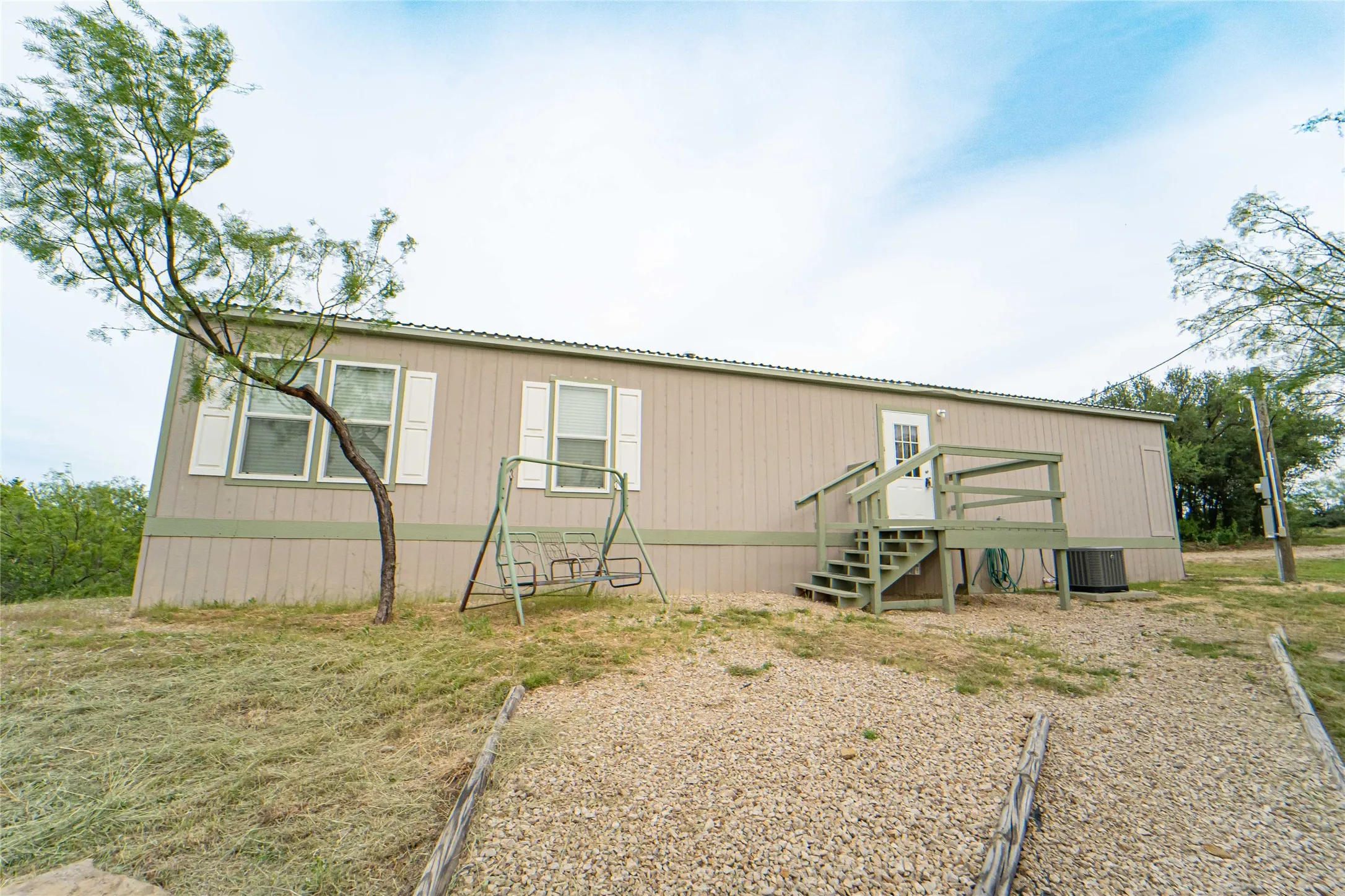 Manufactured Home For Sale in Stephens County , 2162 County Road 208, Breckenridge, Texas 76424, 2 Bedroom, 2 Bathroom, Garage spaces, 1,040 Sqft, built in 2016, mls#21257114, Real Estate Agent in Breckenridge, Homes For Sale in Stephens county, Homes For Sale in Breckenridge, Realtor in Breckenridge Texas, Real Estate Brokerage Independent Realty Texas, Luminita Cordes Realtor