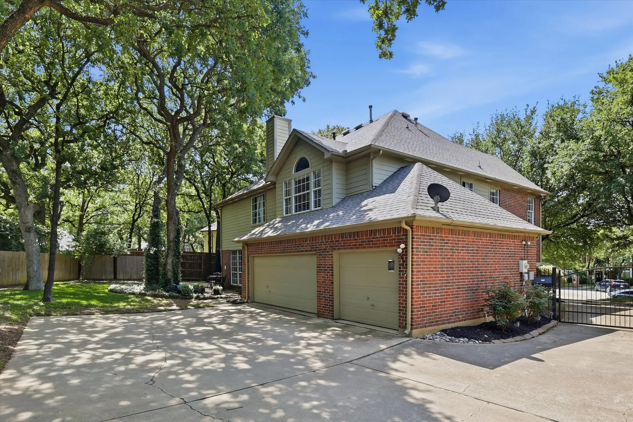 Single Family Residence For Sale in Tarrant County , 805 Highland Lakes Court, Keller, Texas 76248, 4 Bedroom, 3 Bathroom, 3 Garage spaces, 3,416 Sqft, built in 1995, mls#21259254, Real Estate Agent in Keller, Homes For Sale in Tarrant county, Homes For Sale in Keller, Realtor in Keller Texas, Real Estate Brokerage Independent Realty Texas, Luminita Cordes Realtor