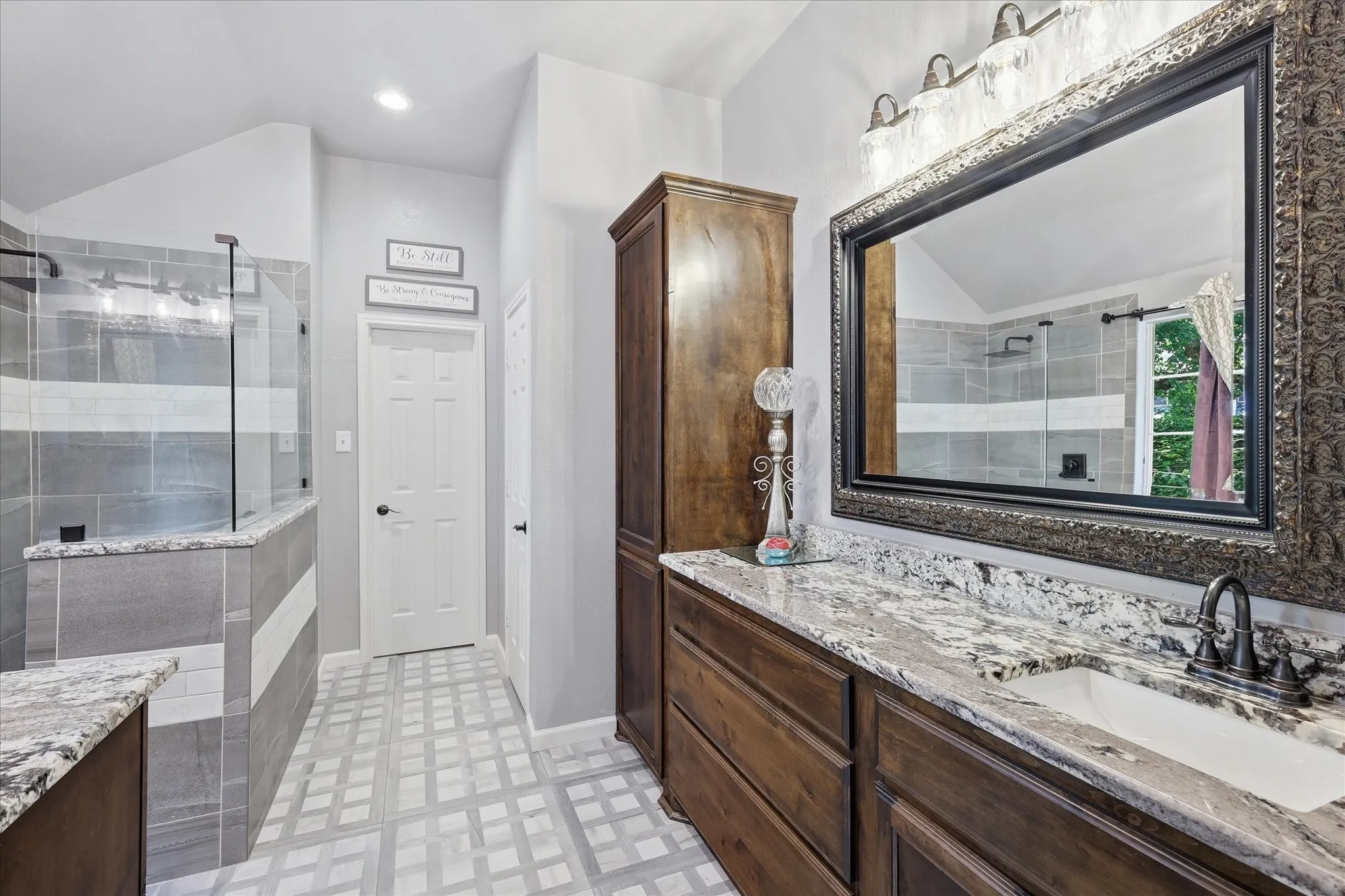 Single Family Residence For Sale in Tarrant County , 805 Highland Lakes Court, Keller, Texas 76248, 4 Bedroom, 3 Bathroom, 3 Garage spaces, 3,416 Sqft, built in 1995, mls#21259254, Real Estate Agent in Keller, Homes For Sale in Tarrant county, Homes For Sale in Keller, Realtor in Keller Texas, Real Estate Brokerage Independent Realty Texas, Luminita Cordes Realtor