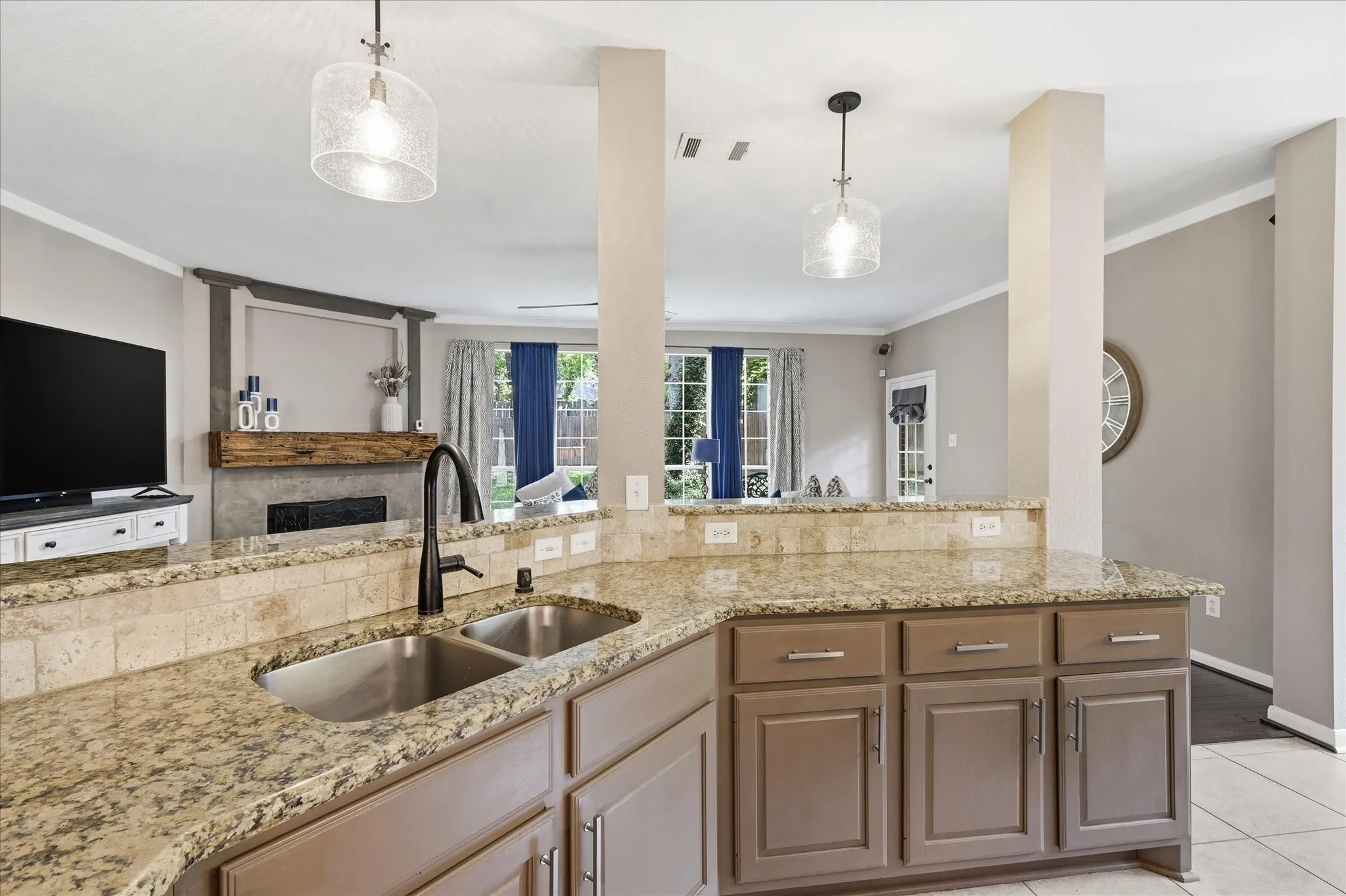 Single Family Residence For Sale in Tarrant County , 805 Highland Lakes Court, Keller, Texas 76248, 4 Bedroom, 3 Bathroom, 3 Garage spaces, 3,416 Sqft, built in 1995, mls#21259254, Real Estate Agent in Keller, Homes For Sale in Tarrant county, Homes For Sale in Keller, Realtor in Keller Texas, Real Estate Brokerage Independent Realty Texas, Luminita Cordes Realtor