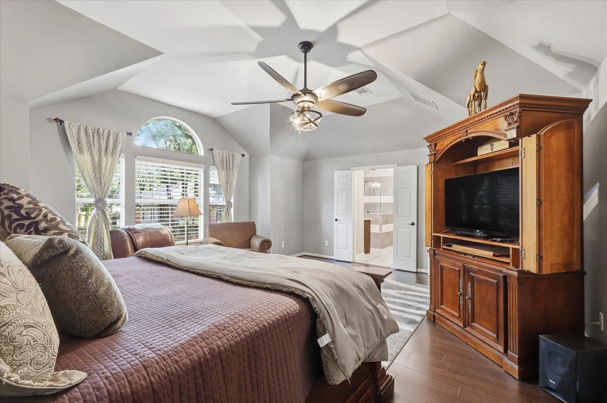 Single Family Residence For Sale in Tarrant County , 805 Highland Lakes Court, Keller, Texas 76248, 4 Bedroom, 3 Bathroom, 3 Garage spaces, 3,416 Sqft, built in 1995, mls#21259254, Real Estate Agent in Keller, Homes For Sale in Tarrant county, Homes For Sale in Keller, Realtor in Keller Texas, Real Estate Brokerage Independent Realty Texas, Luminita Cordes Realtor