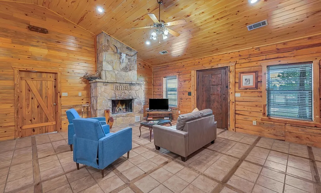 Farm For Sale in Bosque County , 8606 Fm 219, Clifton, Texas 76634, 3 Bedroom, 2 Bathroom, Garage spaces, 2,417 Sqft, built in 2000, mls#21261898, Real Estate Agent in Clifton, Homes For Sale in Bosque county, Homes For Sale in Clifton, Realtor in Clifton Texas, Real Estate Brokerage Independent Realty Texas, Luminita Cordes Realtor