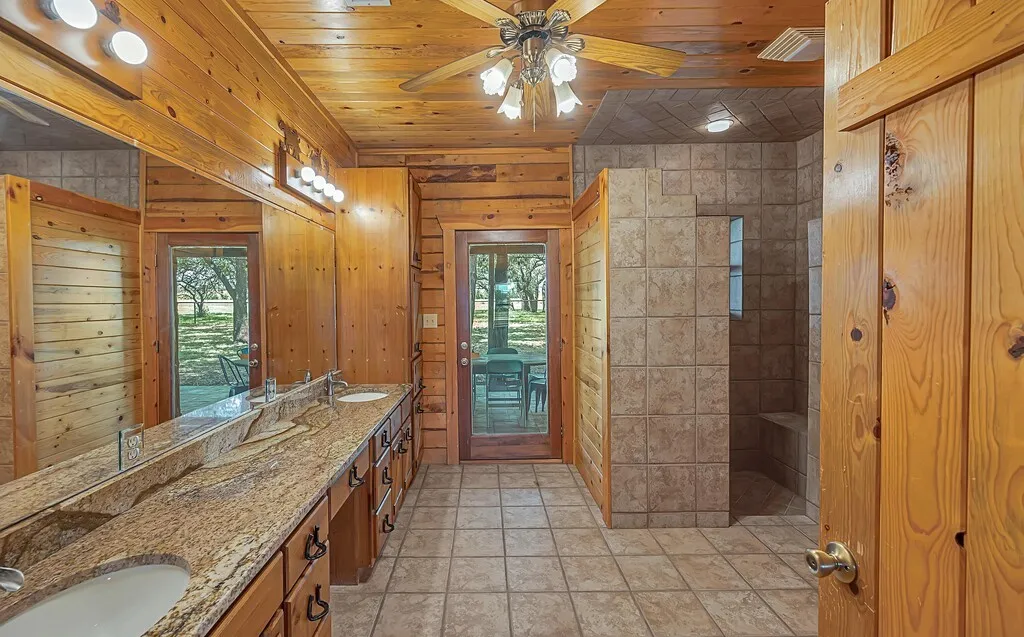 Farm For Sale in Bosque County , 8606 Fm 219, Clifton, Texas 76634, 3 Bedroom, 2 Bathroom, Garage spaces, 2,417 Sqft, built in 2000, mls#21261898, Real Estate Agent in Clifton, Homes For Sale in Bosque county, Homes For Sale in Clifton, Realtor in Clifton Texas, Real Estate Brokerage Independent Realty Texas, Luminita Cordes Realtor