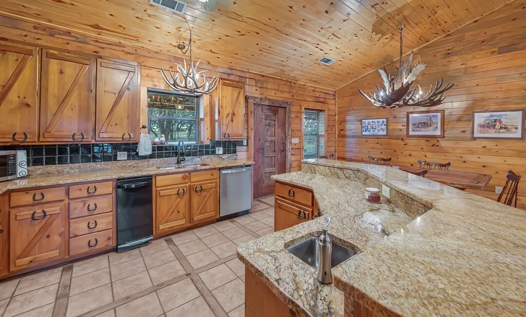 Farm For Sale in Bosque County , 8606 Fm 219, Clifton, Texas 76634, 3 Bedroom, 2 Bathroom, Garage spaces, 2,417 Sqft, built in 2000, mls#21261898, Real Estate Agent in Clifton, Homes For Sale in Bosque county, Homes For Sale in Clifton, Realtor in Clifton Texas, Real Estate Brokerage Independent Realty Texas, Luminita Cordes Realtor