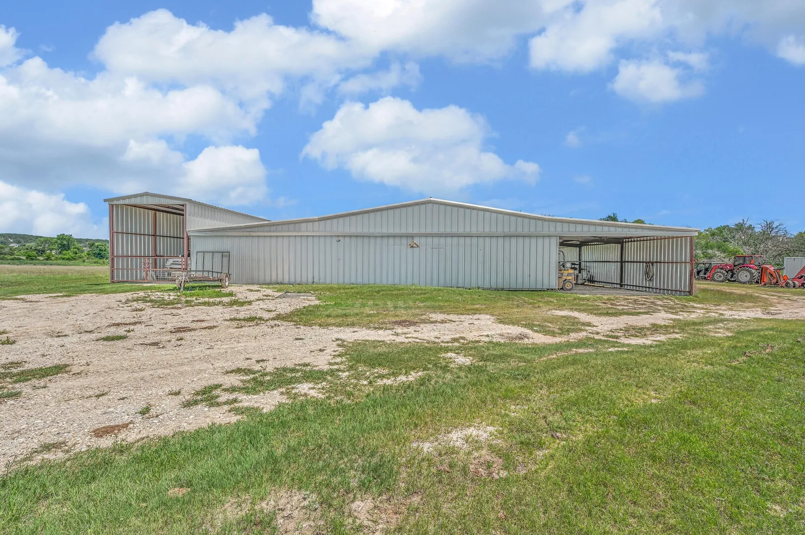 Farm For Sale in Bosque County , 8606 Fm 219, Clifton, Texas 76634, 3 Bedroom, 2 Bathroom, Garage spaces, 2,417 Sqft, built in 2000, mls#21261898, Real Estate Agent in Clifton, Homes For Sale in Bosque county, Homes For Sale in Clifton, Realtor in Clifton Texas, Real Estate Brokerage Independent Realty Texas, Luminita Cordes Realtor
