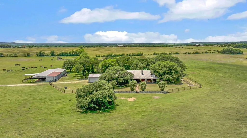 Farm For Sale in Bosque County , 8606 Fm 219, Clifton, Texas 76634, 3 Bedroom, 2 Bathroom, Garage spaces, 2,417 Sqft, built in 2000, mls#21261898, Real Estate Agent in Clifton, Homes For Sale in Bosque county, Homes For Sale in Clifton, Realtor in Clifton Texas, Real Estate Brokerage Independent Realty Texas, Luminita Cordes Realtor