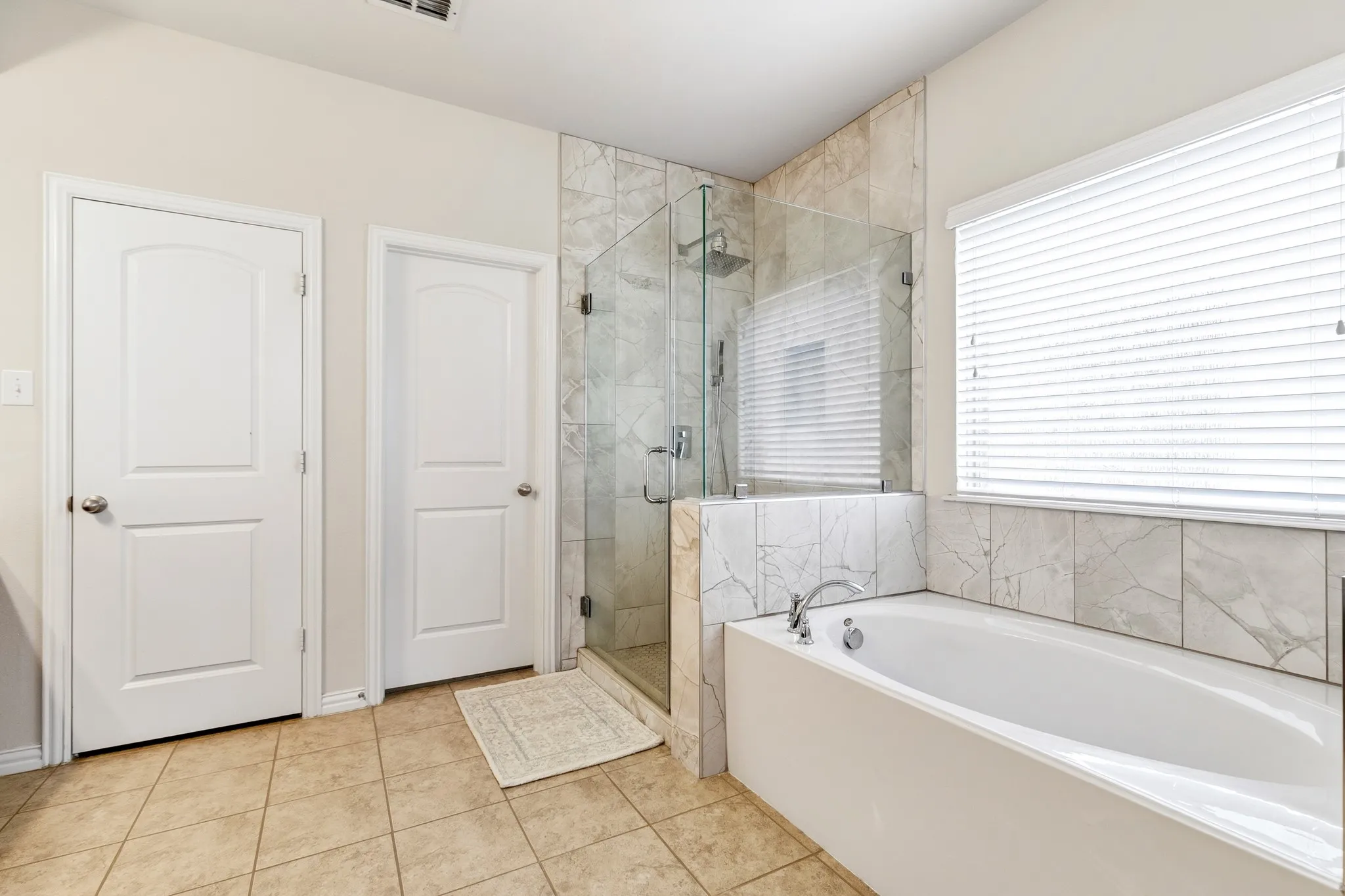 Single Family Residence For Sale in Collin County , 4008 Brook Wood Drive, Mc Kinney, Texas 75071, 4 Bedroom, 3 Bathroom, 2 Garage spaces, 3,063 Sqft, built in 2013, Preowned, mls#21254231, Real Estate Agent in Mc Kinney, Homes For Sale in Collin county, Homes For Sale in Mc Kinney, Realtor in Mc Kinney Texas, Real Estate Brokerage Independent Realty Texas, Luminita Cordes Realtor