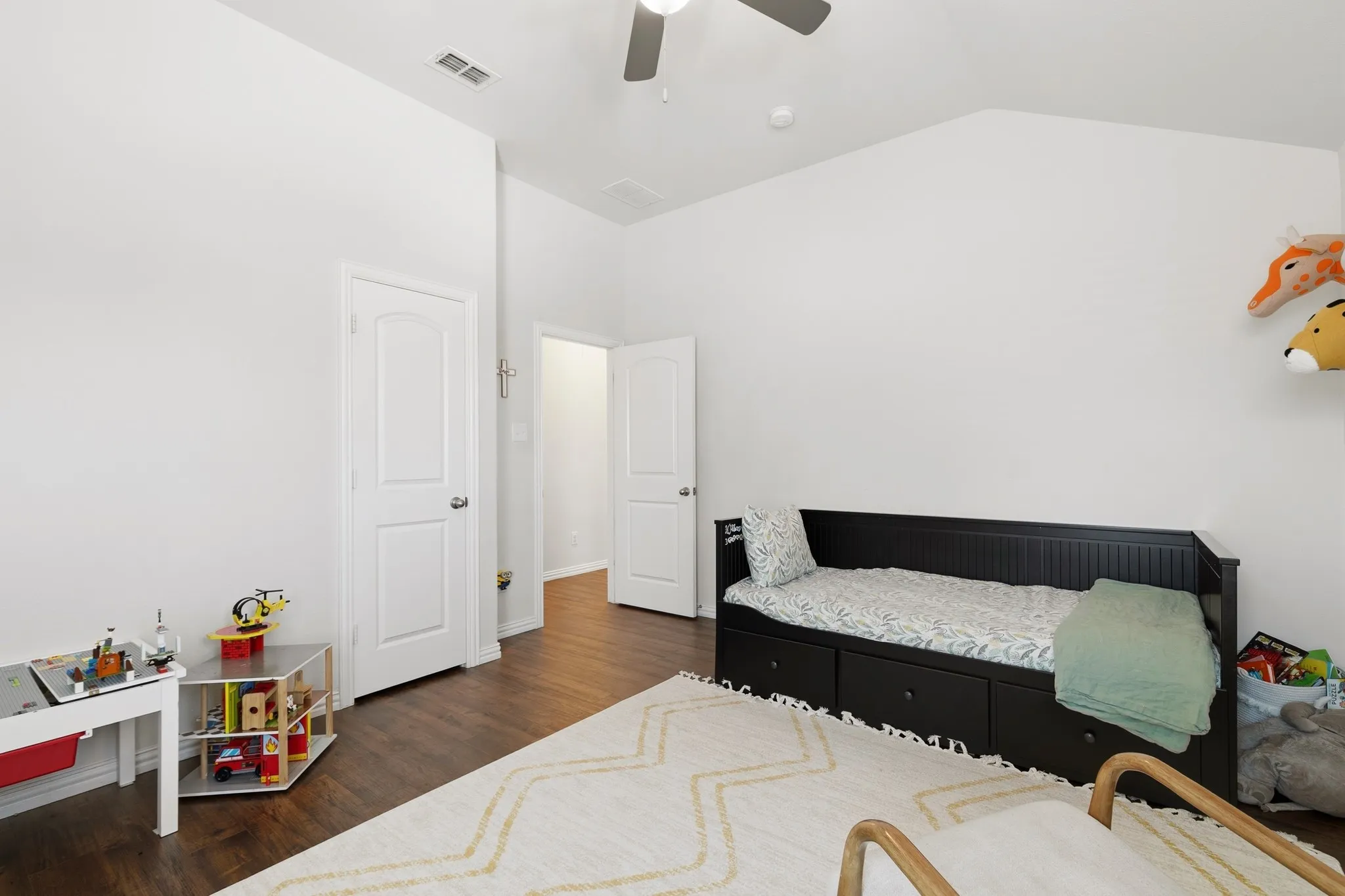 Single Family Residence For Sale in Collin County , 4008 Brook Wood Drive, Mc Kinney, Texas 75071, 4 Bedroom, 3 Bathroom, 2 Garage spaces, 3,063 Sqft, built in 2013, Preowned, mls#21254231, Real Estate Agent in Mc Kinney, Homes For Sale in Collin county, Homes For Sale in Mc Kinney, Realtor in Mc Kinney Texas, Real Estate Brokerage Independent Realty Texas, Luminita Cordes Realtor