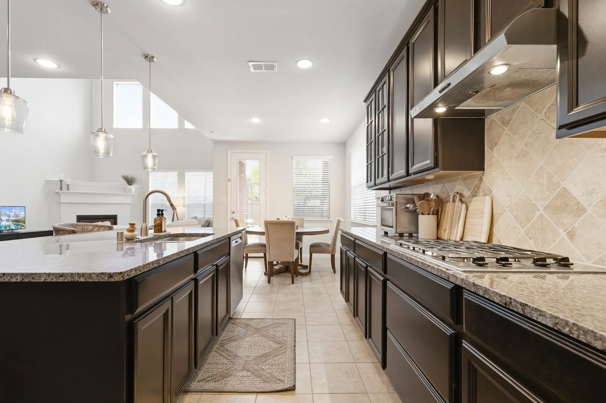 Single Family Residence For Sale in Collin County , 4008 Brook Wood Drive, Mc Kinney, Texas 75071, 4 Bedroom, 3 Bathroom, 2 Garage spaces, 3,063 Sqft, built in 2013, Preowned, mls#21254231, Real Estate Agent in Mc Kinney, Homes For Sale in Collin county, Homes For Sale in Mc Kinney, Realtor in Mc Kinney Texas, Real Estate Brokerage Independent Realty Texas, Luminita Cordes Realtor