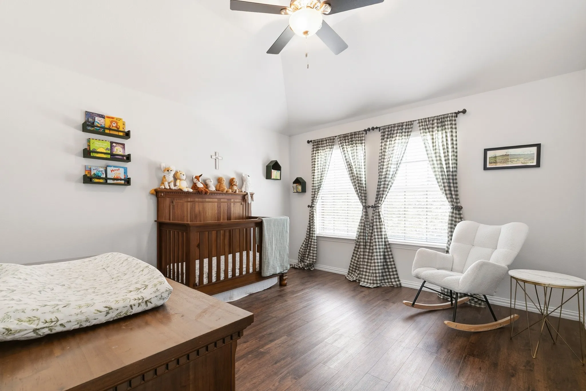 Single Family Residence For Sale in Collin County , 4008 Brook Wood Drive, Mc Kinney, Texas 75071, 4 Bedroom, 3 Bathroom, 2 Garage spaces, 3,063 Sqft, built in 2013, Preowned, mls#21254231, Real Estate Agent in Mc Kinney, Homes For Sale in Collin county, Homes For Sale in Mc Kinney, Realtor in Mc Kinney Texas, Real Estate Brokerage Independent Realty Texas, Luminita Cordes Realtor