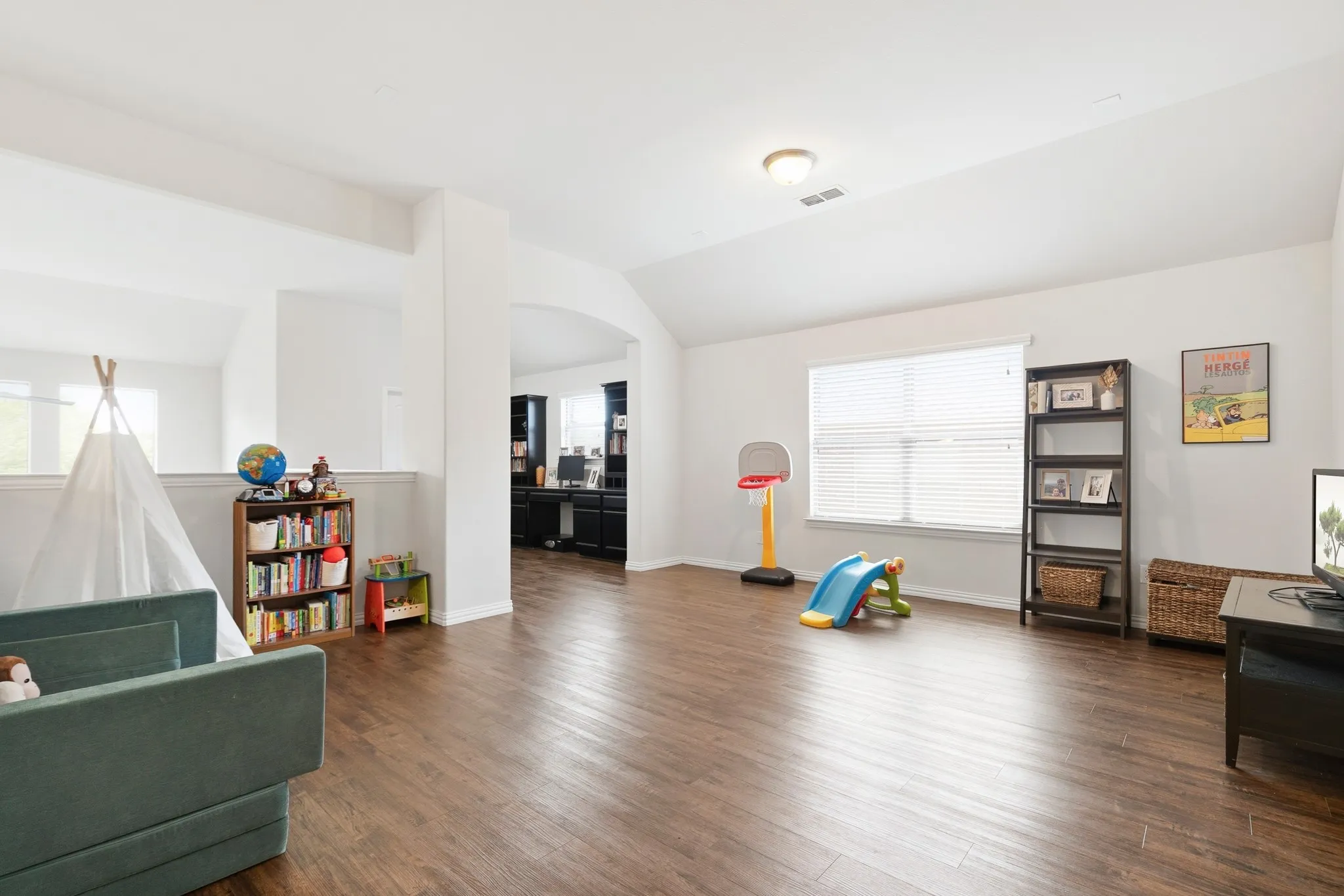 Single Family Residence For Sale in Collin County , 4008 Brook Wood Drive, Mc Kinney, Texas 75071, 4 Bedroom, 3 Bathroom, 2 Garage spaces, 3,063 Sqft, built in 2013, Preowned, mls#21254231, Real Estate Agent in Mc Kinney, Homes For Sale in Collin county, Homes For Sale in Mc Kinney, Realtor in Mc Kinney Texas, Real Estate Brokerage Independent Realty Texas, Luminita Cordes Realtor