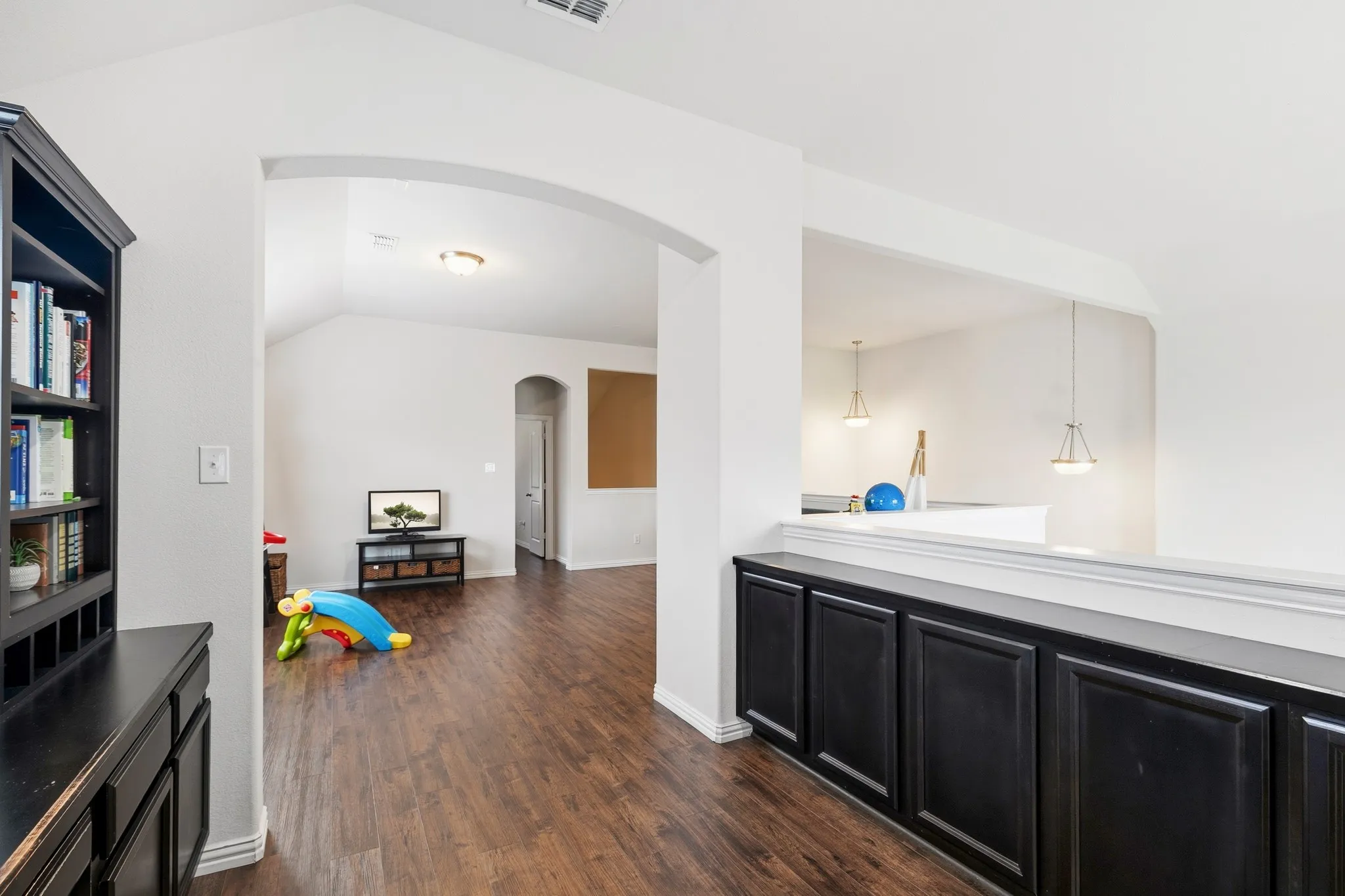 Single Family Residence For Sale in Collin County , 4008 Brook Wood Drive, Mc Kinney, Texas 75071, 4 Bedroom, 3 Bathroom, 2 Garage spaces, 3,063 Sqft, built in 2013, Preowned, mls#21254231, Real Estate Agent in Mc Kinney, Homes For Sale in Collin county, Homes For Sale in Mc Kinney, Realtor in Mc Kinney Texas, Real Estate Brokerage Independent Realty Texas, Luminita Cordes Realtor