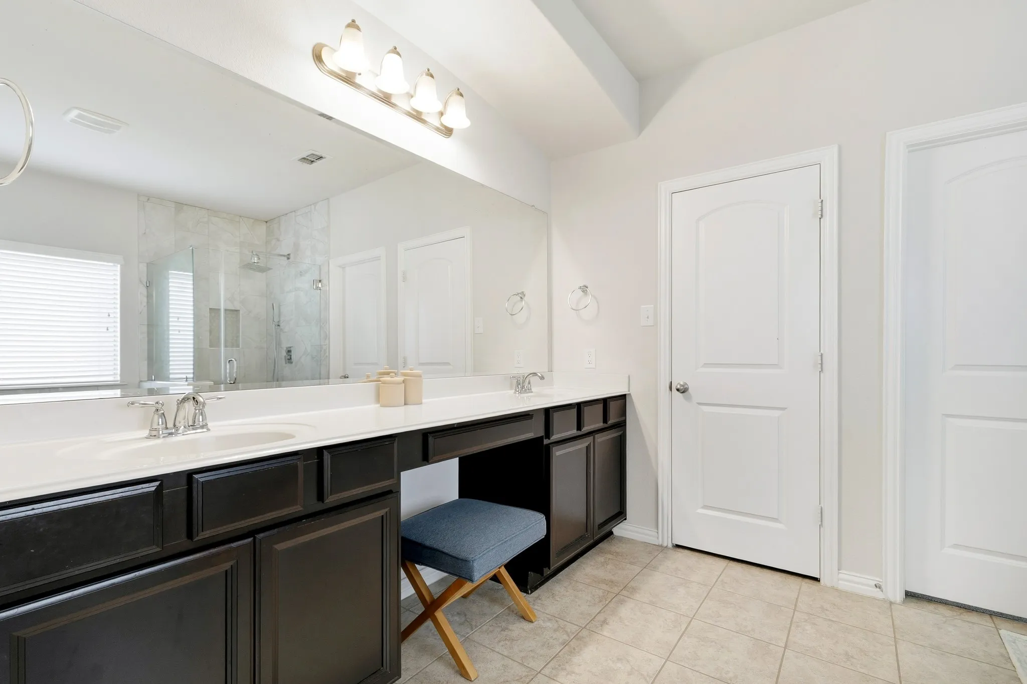 Single Family Residence For Sale in Collin County , 4008 Brook Wood Drive, Mc Kinney, Texas 75071, 4 Bedroom, 3 Bathroom, 2 Garage spaces, 3,063 Sqft, built in 2013, Preowned, mls#21254231, Real Estate Agent in Mc Kinney, Homes For Sale in Collin county, Homes For Sale in Mc Kinney, Realtor in Mc Kinney Texas, Real Estate Brokerage Independent Realty Texas, Luminita Cordes Realtor