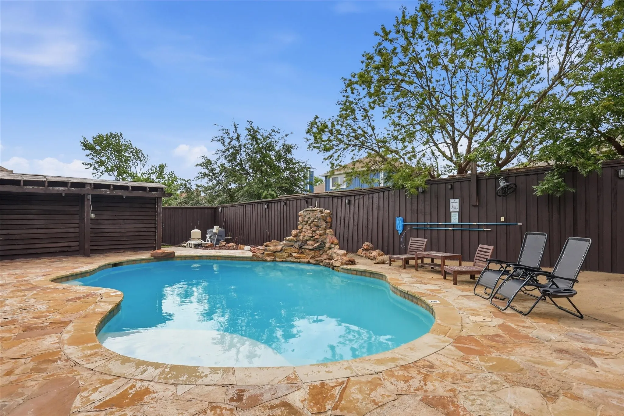 Single Family Residence For Sale in Dallas County , 4417 Teal Court, Sachse, Texas 75048, 5 Bedrooms, 5 Bathrooms, 2 Garage spaces, 3,138 Sqft, built in 2002, Preowned, Price $628,000, mls#21261807, Real Estate Agent in Sachse, Homes For Sale in Dallas county, Homes For Sale in Sachse, Realtor in Sachse Texas, Real Estate Brokerage Independent Realty Texas, Luminita Cordes Realtor