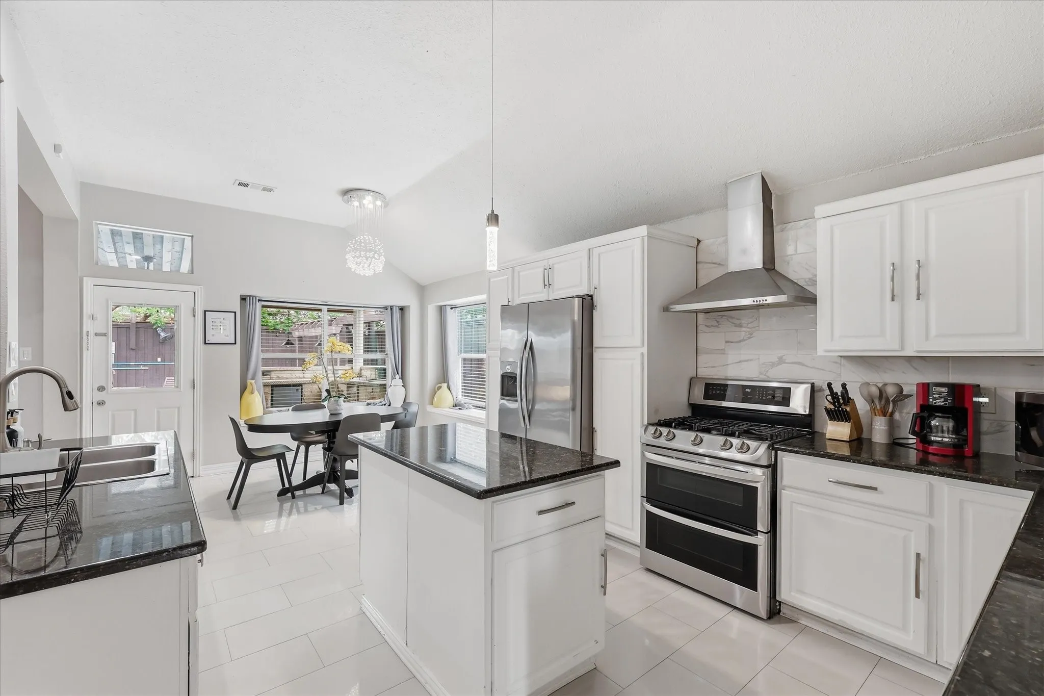 Single Family Residence For Sale in Dallas County , 4417 Teal Court, Sachse, Texas 75048, 5 Bedrooms, 5 Bathrooms, 2 Garage spaces, 3,138 Sqft, built in 2002, Preowned, Price $628,000, mls#21261807, Real Estate Agent in Sachse, Homes For Sale in Dallas county, Homes For Sale in Sachse, Realtor in Sachse Texas, Real Estate Brokerage Independent Realty Texas, Luminita Cordes Realtor