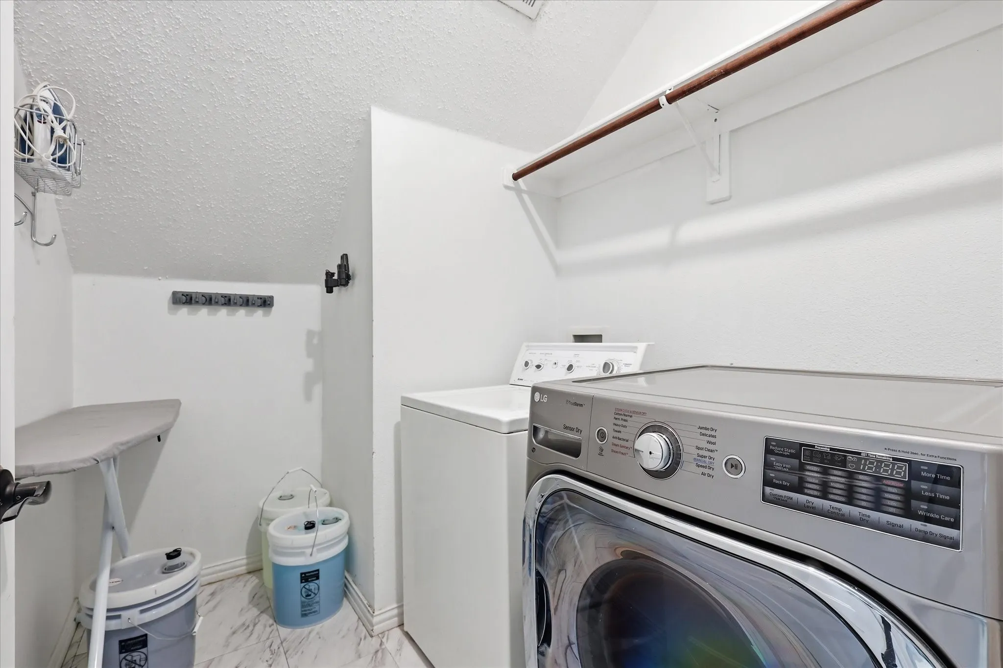 Single Family Residence For Sale in Dallas County , 4417 Teal Court, Sachse, Texas 75048, 5 Bedrooms, 5 Bathrooms, 2 Garage spaces, 3,138 Sqft, built in 2002, Preowned, Price $628,000, mls#21261807, Real Estate Agent in Sachse, Homes For Sale in Dallas county, Homes For Sale in Sachse, Realtor in Sachse Texas, Real Estate Brokerage Independent Realty Texas, Luminita Cordes Realtor