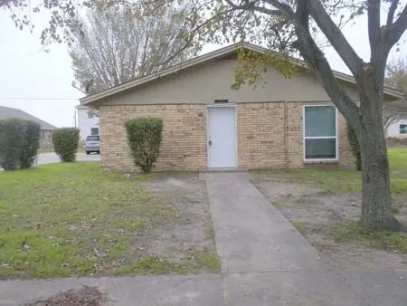 Duplex For Rent in Ellis County , 1504 Cardinal Drive, Ennis, Texas 75119, 2 Bedroom, 1 Bathroom, 1 Garage spaces, 1,016 Sqft, built in 1983, mls#21261933, Real Estate Agent in Ennis, Homes For Rent in Ellis county, Homes For Rent in Ennis, Realtor in Ennis Texas, Real Estate Brokerage Independent Realty Texas, Luminita Cordes Realtor