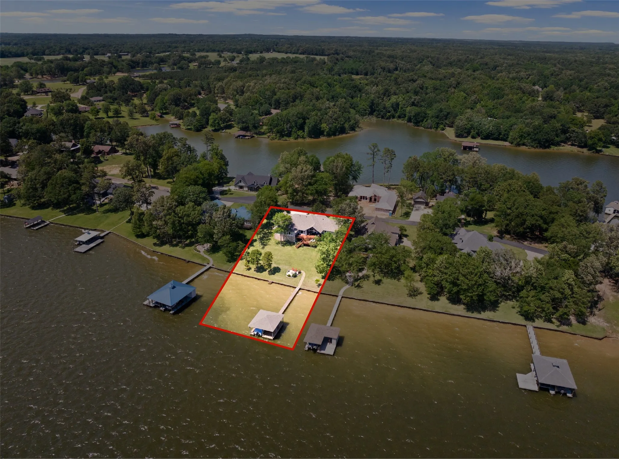 Single Family Residence For Sale in Titus County , 398 Private Road 2939, Pittsburg, Texas 75686, 3 Bedrooms, 3 Bathrooms, 3 Garage spaces, 2,751 Sqft, built in 2017, Price $1,300,000, mls#21261474, Real Estate Agent in Pittsburg, Homes For Sale in Titus county, Homes For Sale in Pittsburg, Realtor in Pittsburg Texas, Real Estate Brokerage Independent Realty Texas, Luminita Cordes Realtor