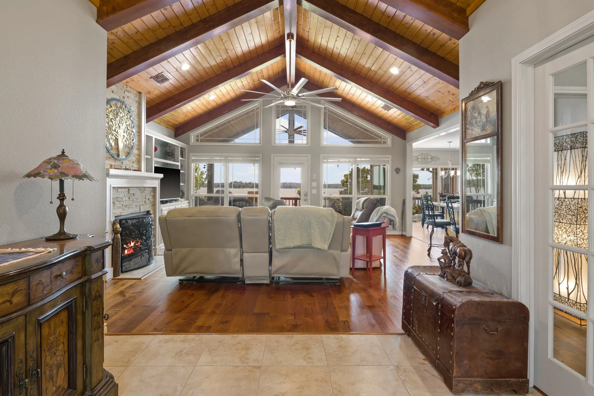 Single Family Residence For Sale in Titus County , 398 Private Road 2939, Pittsburg, Texas 75686, 3 Bedrooms, 3 Bathrooms, 3 Garage spaces, 2,751 Sqft, built in 2017, Price $1,300,000, mls#21261474, Real Estate Agent in Pittsburg, Homes For Sale in Titus county, Homes For Sale in Pittsburg, Realtor in Pittsburg Texas, Real Estate Brokerage Independent Realty Texas, Luminita Cordes Realtor