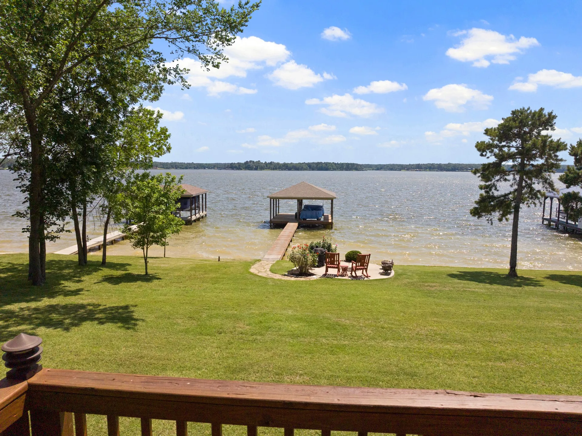 Single Family Residence For Sale in Titus County , 398 Private Road 2939, Pittsburg, Texas 75686, 3 Bedrooms, 3 Bathrooms, 3 Garage spaces, 2,751 Sqft, built in 2017, Price $1,300,000, mls#21261474, Real Estate Agent in Pittsburg, Homes For Sale in Titus county, Homes For Sale in Pittsburg, Realtor in Pittsburg Texas, Real Estate Brokerage Independent Realty Texas, Luminita Cordes Realtor
