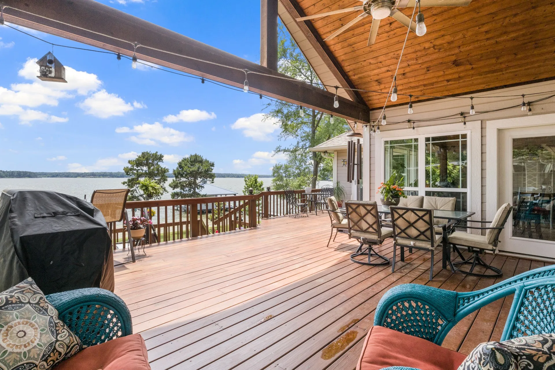 Single Family Residence For Sale in Titus County , 398 Private Road 2939, Pittsburg, Texas 75686, 3 Bedrooms, 3 Bathrooms, 3 Garage spaces, 2,751 Sqft, built in 2017, Price $1,300,000, mls#21261474, Real Estate Agent in Pittsburg, Homes For Sale in Titus county, Homes For Sale in Pittsburg, Realtor in Pittsburg Texas, Real Estate Brokerage Independent Realty Texas, Luminita Cordes Realtor