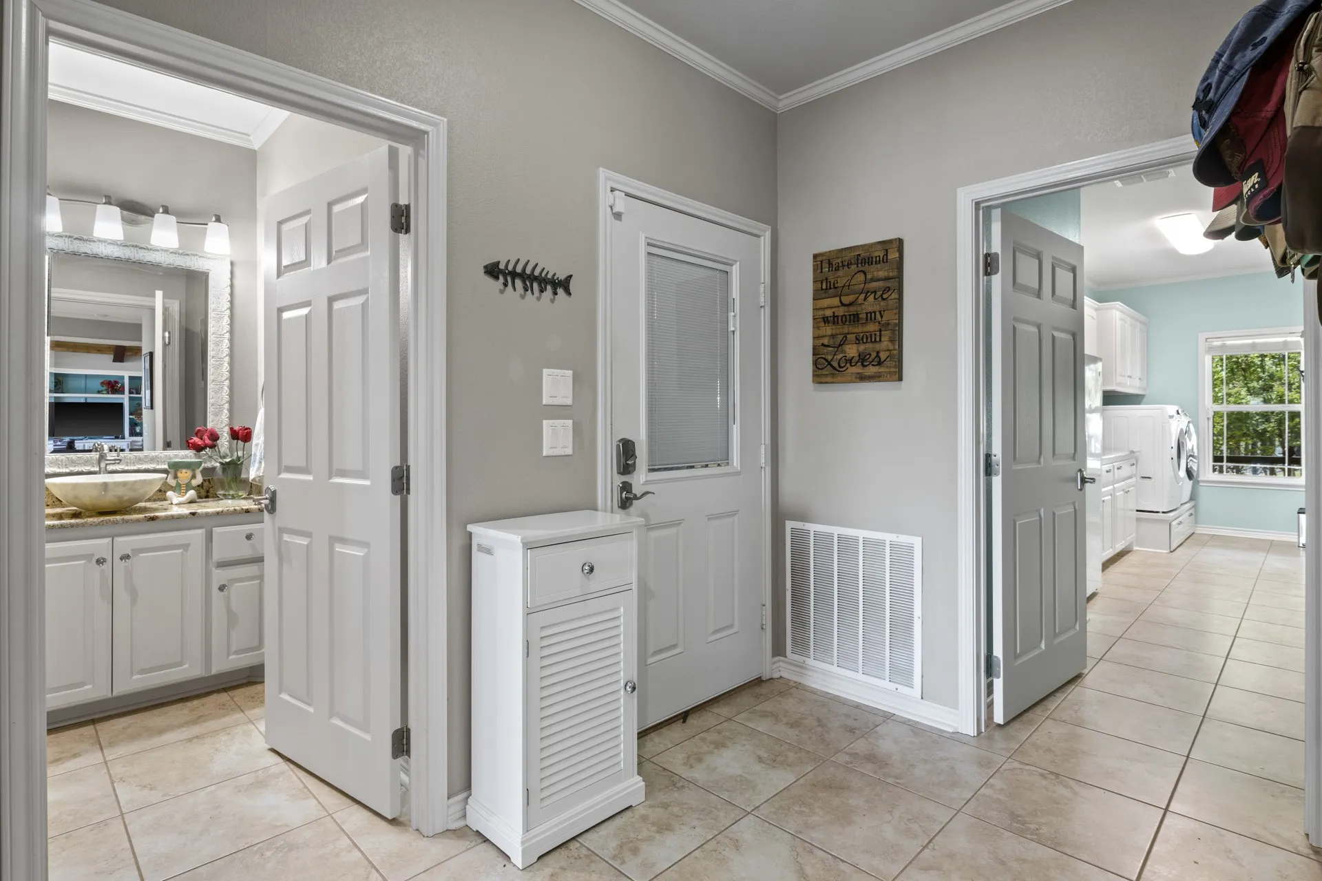 Single Family Residence For Sale in Titus County , 398 Private Road 2939, Pittsburg, Texas 75686, 3 Bedrooms, 3 Bathrooms, 3 Garage spaces, 2,751 Sqft, built in 2017, Price $1,300,000, mls#21261474, Real Estate Agent in Pittsburg, Homes For Sale in Titus county, Homes For Sale in Pittsburg, Realtor in Pittsburg Texas, Real Estate Brokerage Independent Realty Texas, Luminita Cordes Realtor