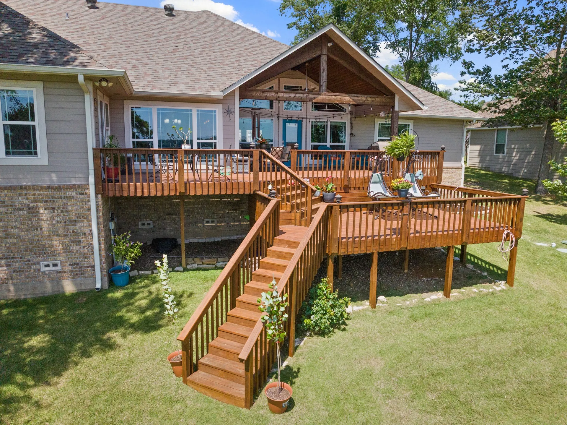 Single Family Residence For Sale in Titus County , 398 Private Road 2939, Pittsburg, Texas 75686, 3 Bedrooms, 3 Bathrooms, 3 Garage spaces, 2,751 Sqft, built in 2017, Price $1,300,000, mls#21261474, Real Estate Agent in Pittsburg, Homes For Sale in Titus county, Homes For Sale in Pittsburg, Realtor in Pittsburg Texas, Real Estate Brokerage Independent Realty Texas, Luminita Cordes Realtor