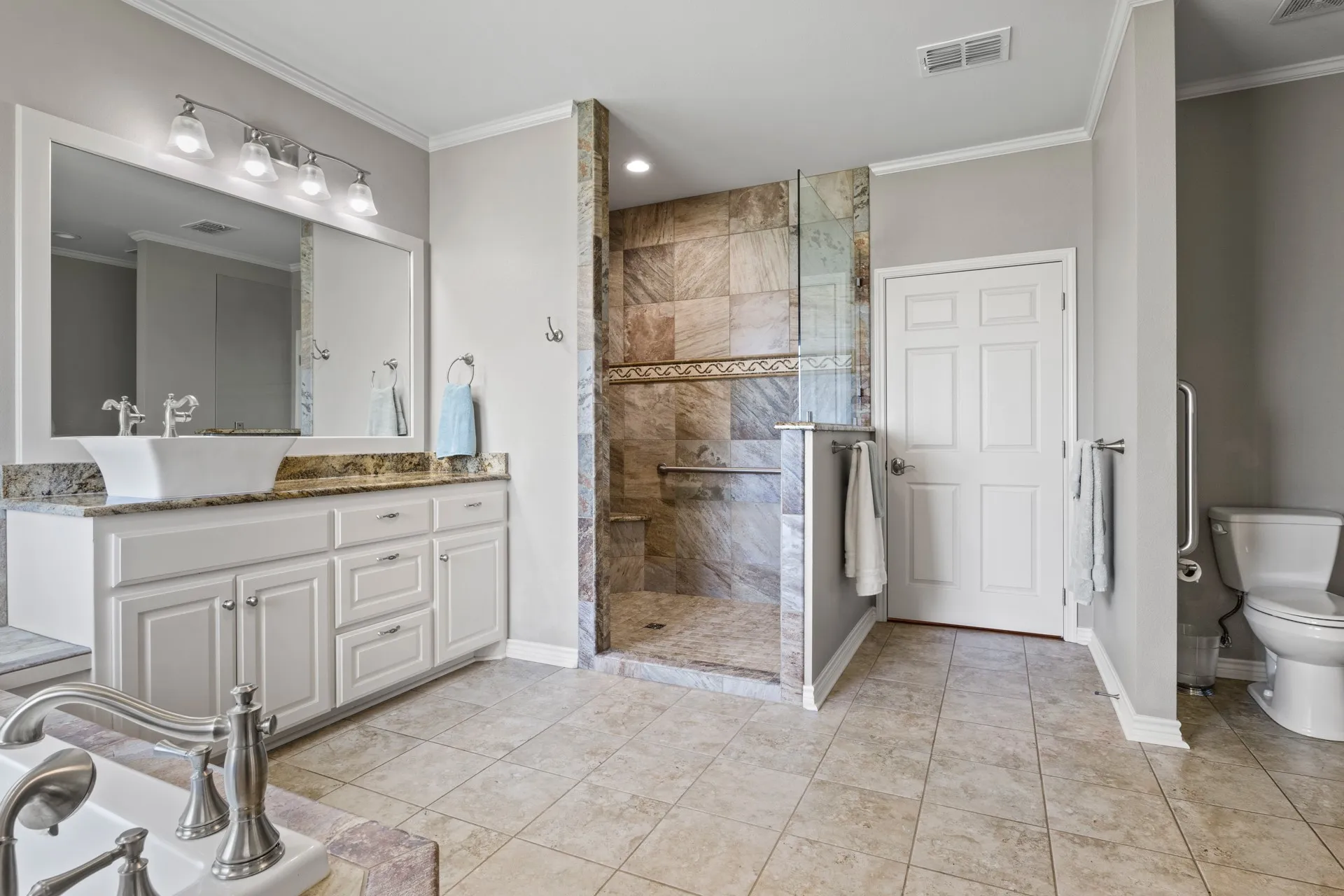 Single Family Residence For Sale in Titus County , 398 Private Road 2939, Pittsburg, Texas 75686, 3 Bedrooms, 3 Bathrooms, 3 Garage spaces, 2,751 Sqft, built in 2017, Price $1,300,000, mls#21261474, Real Estate Agent in Pittsburg, Homes For Sale in Titus county, Homes For Sale in Pittsburg, Realtor in Pittsburg Texas, Real Estate Brokerage Independent Realty Texas, Luminita Cordes Realtor