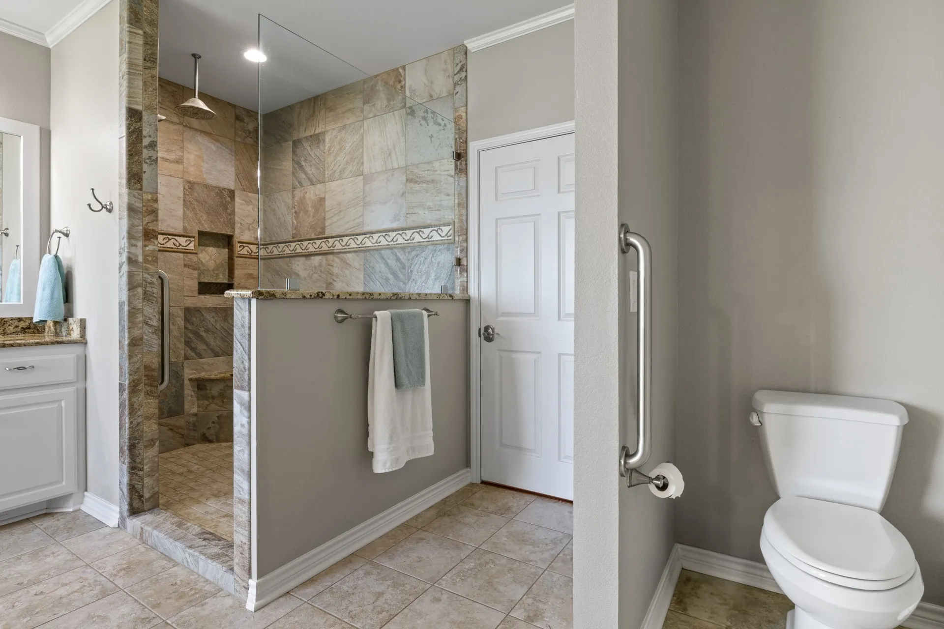 Single Family Residence For Sale in Titus County , 398 Private Road 2939, Pittsburg, Texas 75686, 3 Bedrooms, 3 Bathrooms, 3 Garage spaces, 2,751 Sqft, built in 2017, Price $1,300,000, mls#21261474, Real Estate Agent in Pittsburg, Homes For Sale in Titus county, Homes For Sale in Pittsburg, Realtor in Pittsburg Texas, Real Estate Brokerage Independent Realty Texas, Luminita Cordes Realtor