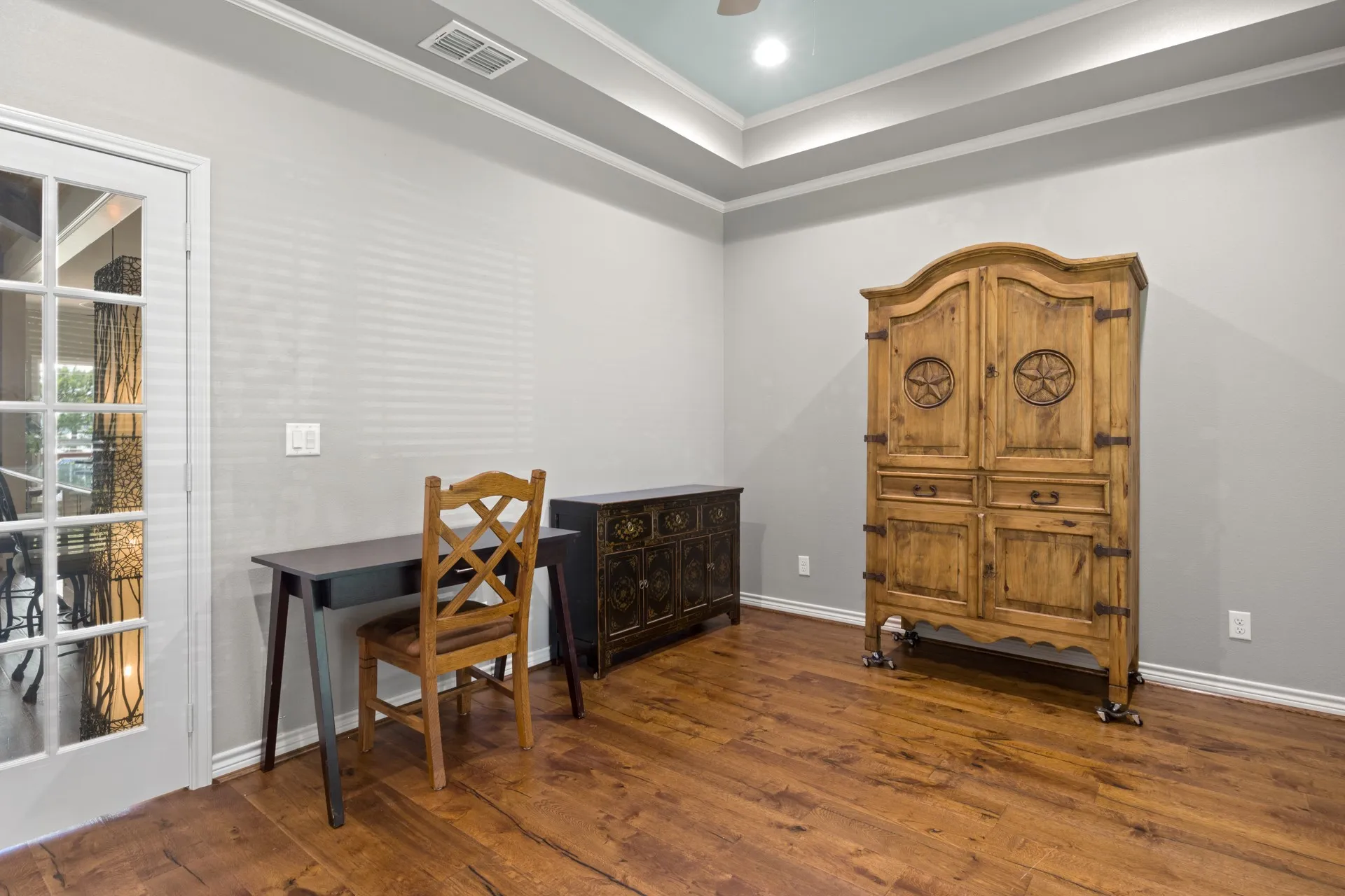 Single Family Residence For Sale in Titus County , 398 Private Road 2939, Pittsburg, Texas 75686, 3 Bedrooms, 3 Bathrooms, 3 Garage spaces, 2,751 Sqft, built in 2017, Price $1,300,000, mls#21261474, Real Estate Agent in Pittsburg, Homes For Sale in Titus county, Homes For Sale in Pittsburg, Realtor in Pittsburg Texas, Real Estate Brokerage Independent Realty Texas, Luminita Cordes Realtor