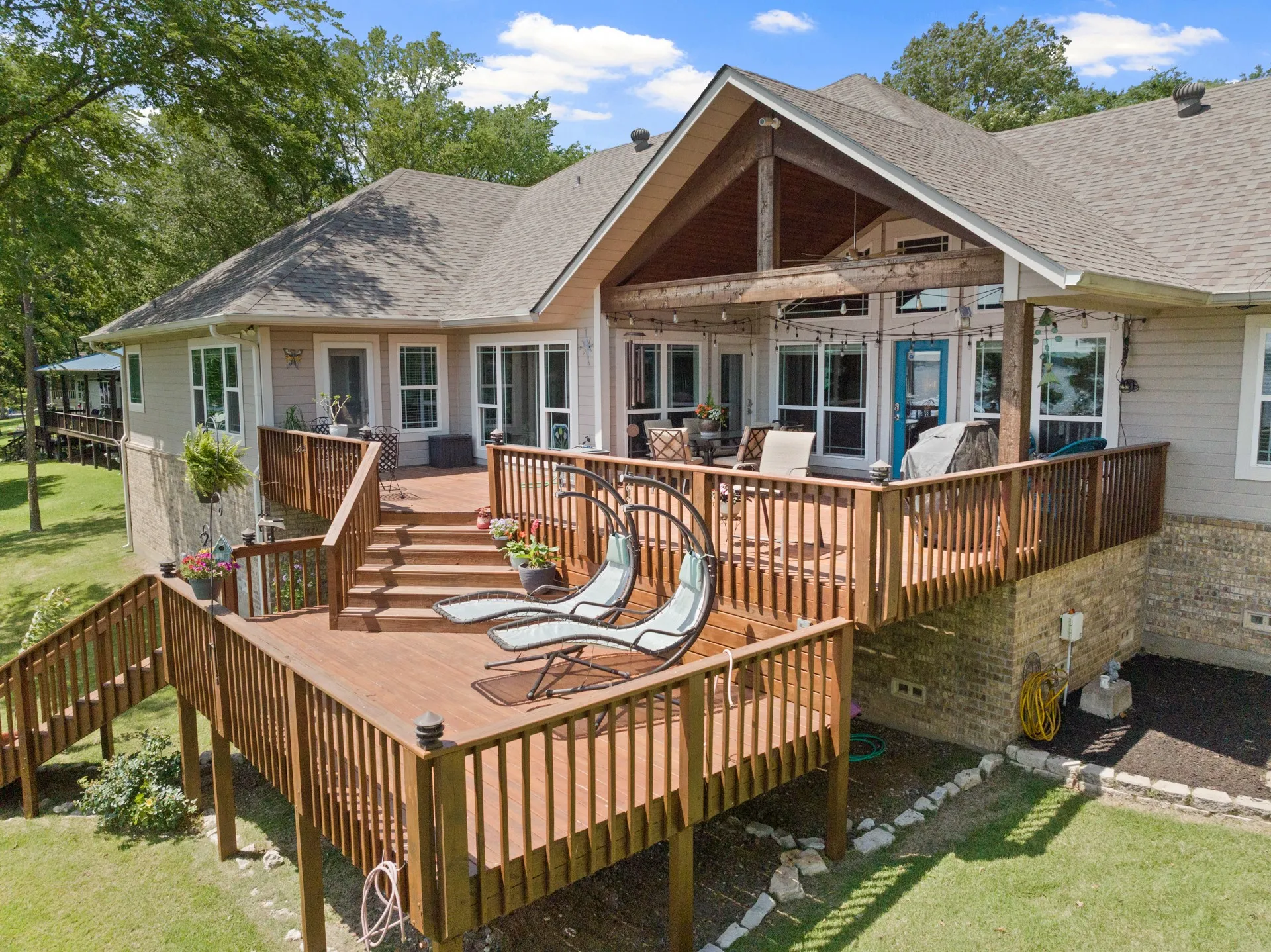 Single Family Residence For Sale in Titus County , 398 Private Road 2939, Pittsburg, Texas 75686, 3 Bedrooms, 3 Bathrooms, 3 Garage spaces, 2,751 Sqft, built in 2017, Price $1,300,000, mls#21261474, Real Estate Agent in Pittsburg, Homes For Sale in Titus county, Homes For Sale in Pittsburg, Realtor in Pittsburg Texas, Real Estate Brokerage Independent Realty Texas, Luminita Cordes Realtor