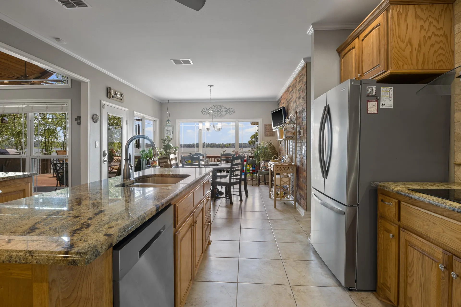 Single Family Residence For Sale in Titus County , 398 Private Road 2939, Pittsburg, Texas 75686, 3 Bedrooms, 3 Bathrooms, 3 Garage spaces, 2,751 Sqft, built in 2017, Price $1,300,000, mls#21261474, Real Estate Agent in Pittsburg, Homes For Sale in Titus county, Homes For Sale in Pittsburg, Realtor in Pittsburg Texas, Real Estate Brokerage Independent Realty Texas, Luminita Cordes Realtor
