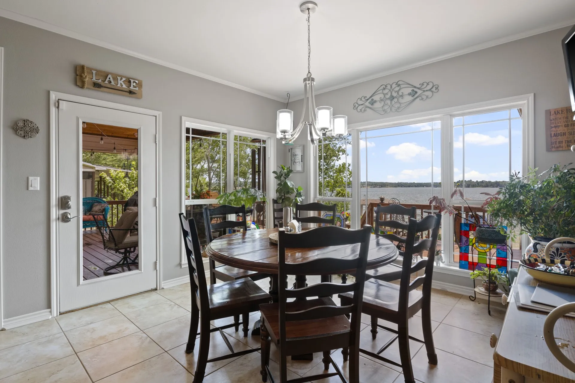 Single Family Residence For Sale in Titus County , 398 Private Road 2939, Pittsburg, Texas 75686, 3 Bedrooms, 3 Bathrooms, 3 Garage spaces, 2,751 Sqft, built in 2017, Price $1,300,000, mls#21261474, Real Estate Agent in Pittsburg, Homes For Sale in Titus county, Homes For Sale in Pittsburg, Realtor in Pittsburg Texas, Real Estate Brokerage Independent Realty Texas, Luminita Cordes Realtor