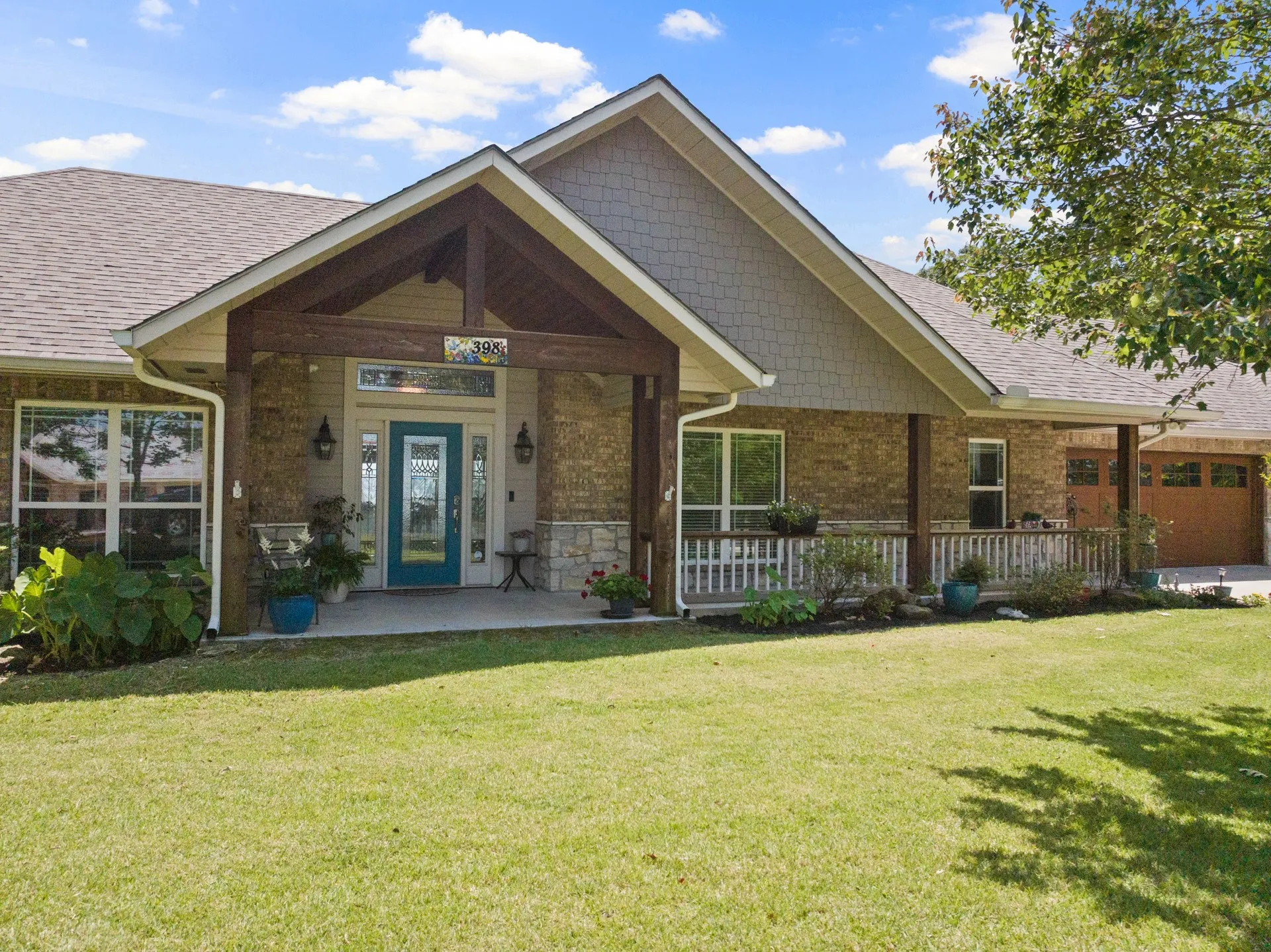 Single Family Residence For Sale in Titus County , 398 Private Road 2939, Pittsburg, Texas 75686, 3 Bedrooms, 3 Bathrooms, 3 Garage spaces, 2,751 Sqft, built in 2017, Price $1,300,000, mls#21261474, Real Estate Agent in Pittsburg, Homes For Sale in Titus county, Homes For Sale in Pittsburg, Realtor in Pittsburg Texas, Real Estate Brokerage Independent Realty Texas, Luminita Cordes Realtor