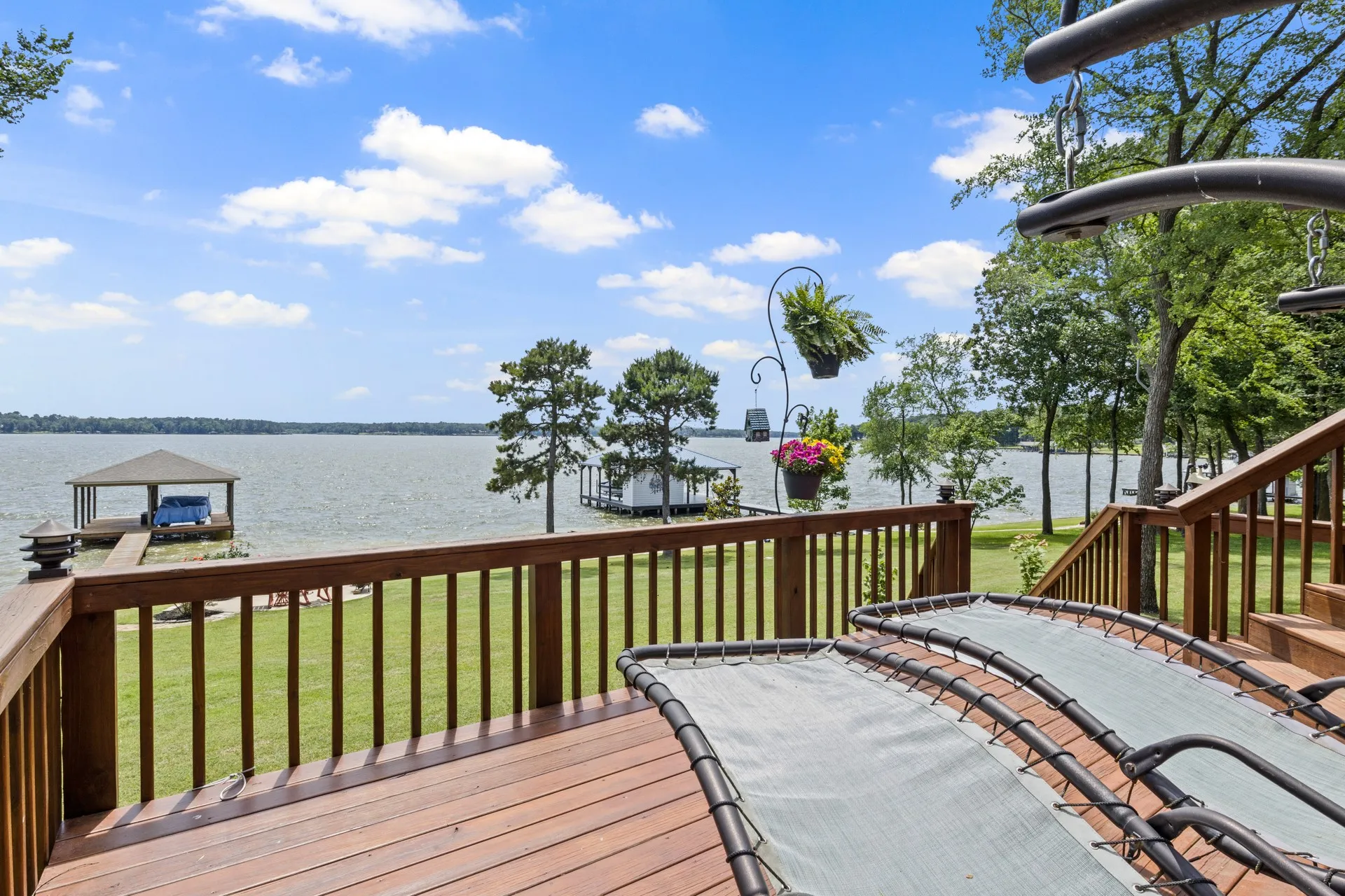 Single Family Residence For Sale in Titus County , 398 Private Road 2939, Pittsburg, Texas 75686, 3 Bedrooms, 3 Bathrooms, 3 Garage spaces, 2,751 Sqft, built in 2017, Price $1,300,000, mls#21261474, Real Estate Agent in Pittsburg, Homes For Sale in Titus county, Homes For Sale in Pittsburg, Realtor in Pittsburg Texas, Real Estate Brokerage Independent Realty Texas, Luminita Cordes Realtor