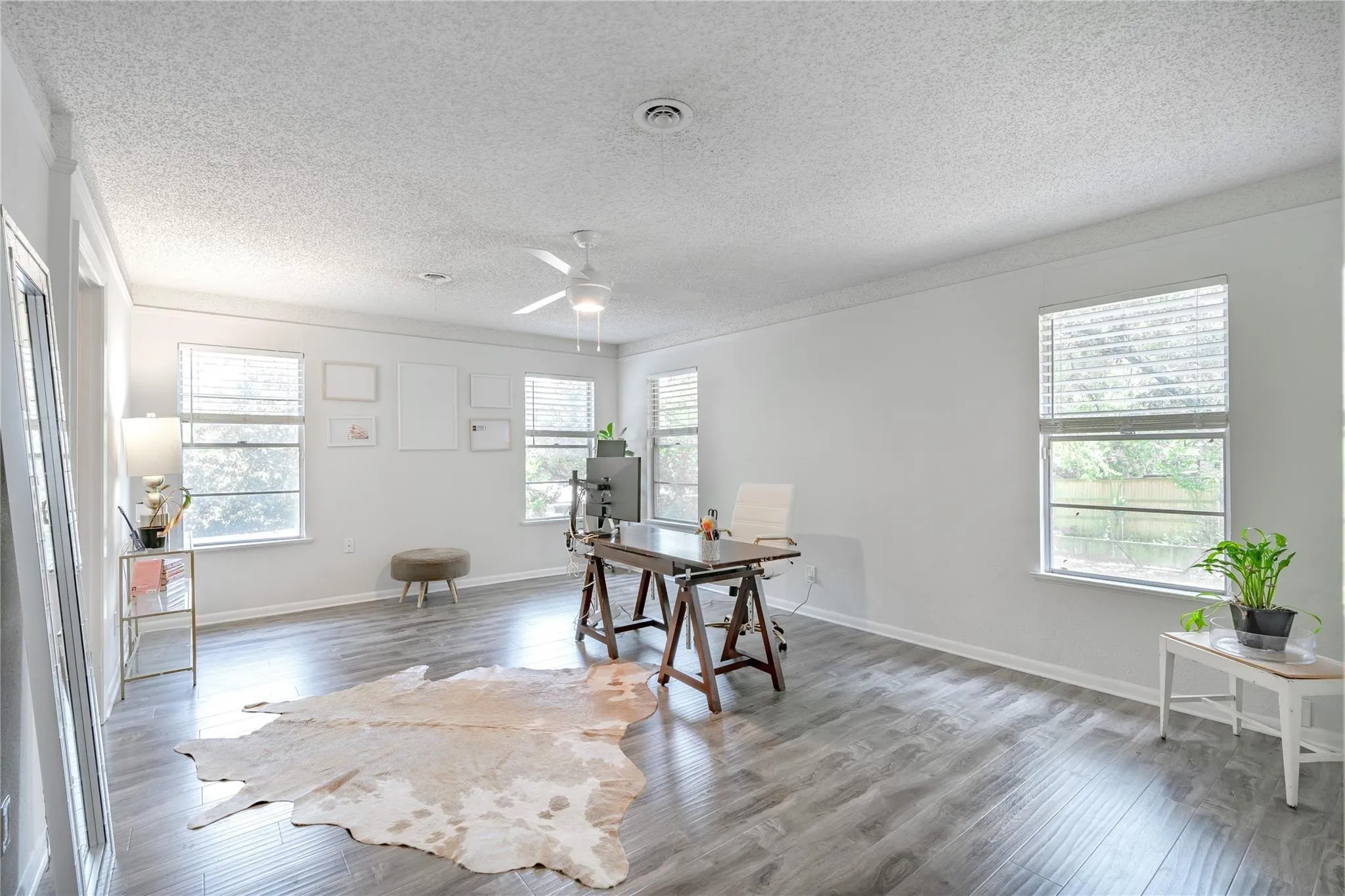 Duplex For Rent in Tarrant County , 6455 Waverly Way B, Fort Worth, Texas 76116, 2 Bedroom, 1 Bathroom, 2 Garage spaces, 1,017 Sqft, built in 1961, Price $1,600, mls#21261940, Real Estate Agent in Fort Worth, Homes For Rent in Tarrant county, Homes For Rent in Fort Worth, Realtor in Fort Worth Texas, Real Estate Brokerage Independent Realty Texas, Luminita Cordes Realtor