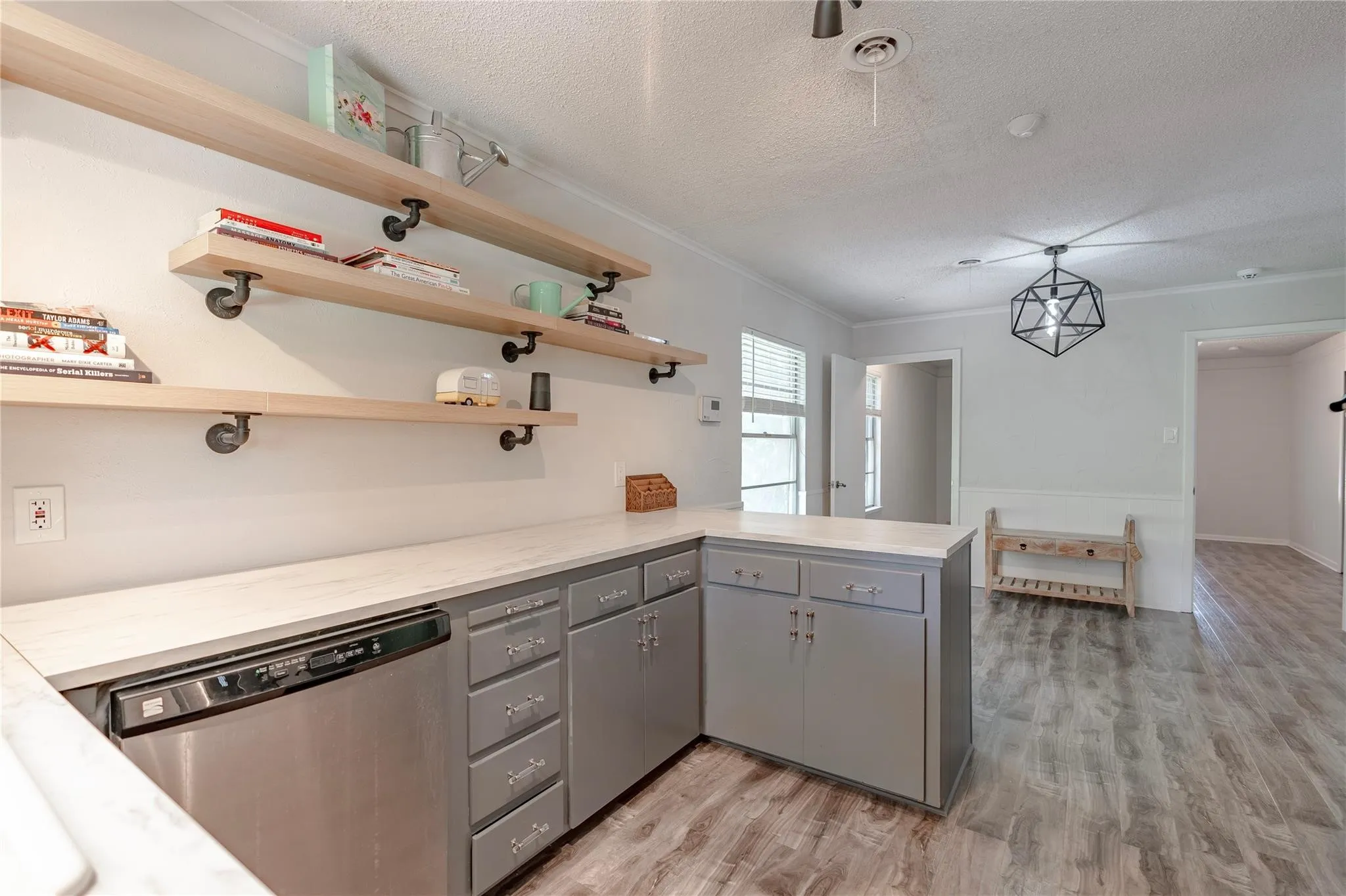 Duplex For Rent in Tarrant County , 6455 Waverly Way B, Fort Worth, Texas 76116, 2 Bedroom, 1 Bathroom, 2 Garage spaces, 1,017 Sqft, built in 1961, Price $1,600, mls#21261940, Real Estate Agent in Fort Worth, Homes For Rent in Tarrant county, Homes For Rent in Fort Worth, Realtor in Fort Worth Texas, Real Estate Brokerage Independent Realty Texas, Luminita Cordes Realtor
