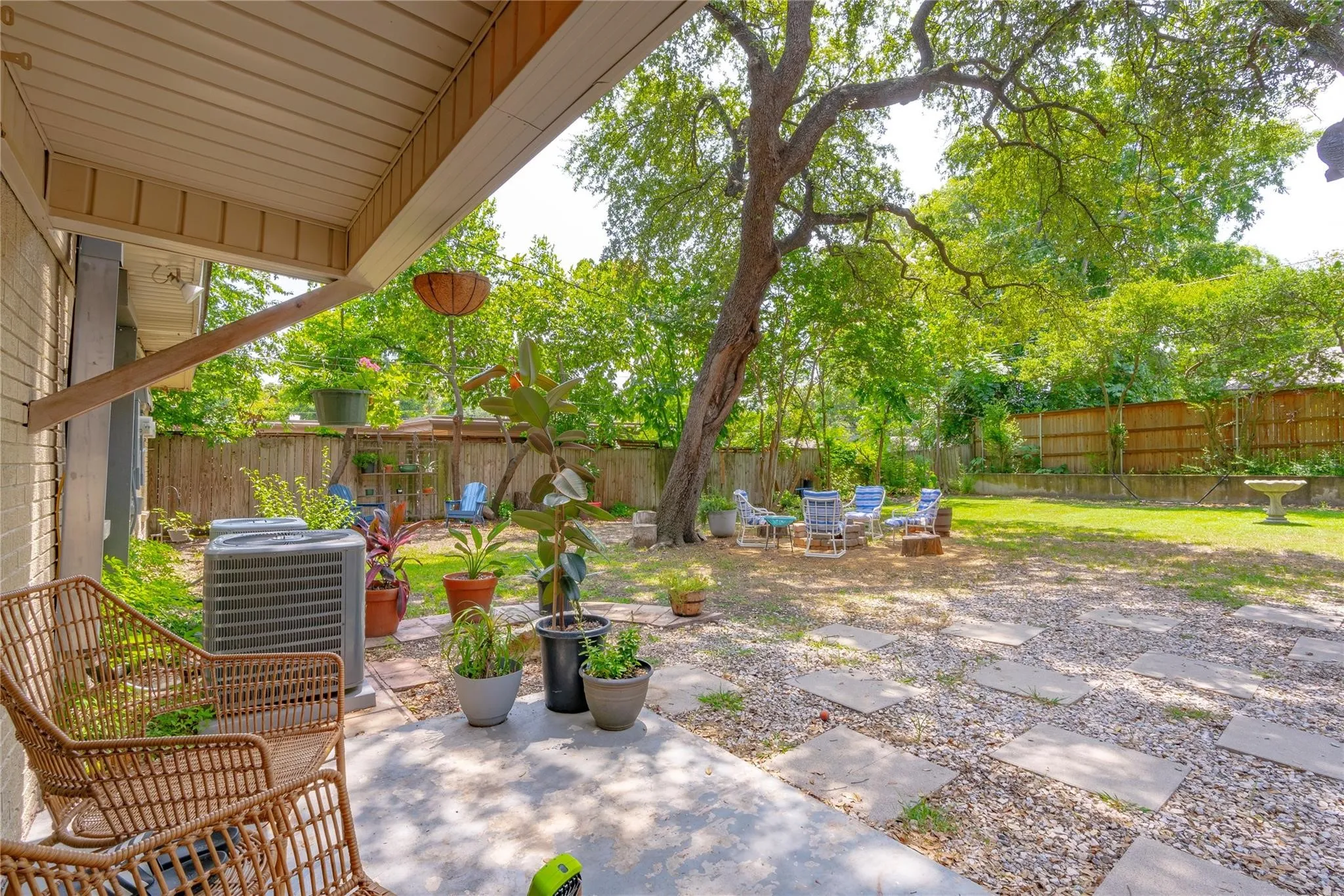 Duplex For Rent in Tarrant County , 6455 Waverly Way B, Fort Worth, Texas 76116, 2 Bedroom, 1 Bathroom, 2 Garage spaces, 1,017 Sqft, built in 1961, Price $1,600, mls#21261940, Real Estate Agent in Fort Worth, Homes For Rent in Tarrant county, Homes For Rent in Fort Worth, Realtor in Fort Worth Texas, Real Estate Brokerage Independent Realty Texas, Luminita Cordes Realtor