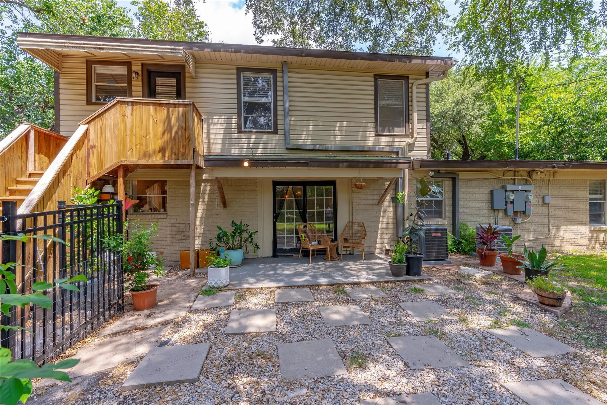 Duplex For Rent in Tarrant County , 6455 Waverly Way B, Fort Worth, Texas 76116, 2 Bedroom, 1 Bathroom, 2 Garage spaces, 1,017 Sqft, built in 1961, Price $1,600, mls#21261940, Real Estate Agent in Fort Worth, Homes For Rent in Tarrant county, Homes For Rent in Fort Worth, Realtor in Fort Worth Texas, Real Estate Brokerage Independent Realty Texas, Luminita Cordes Realtor