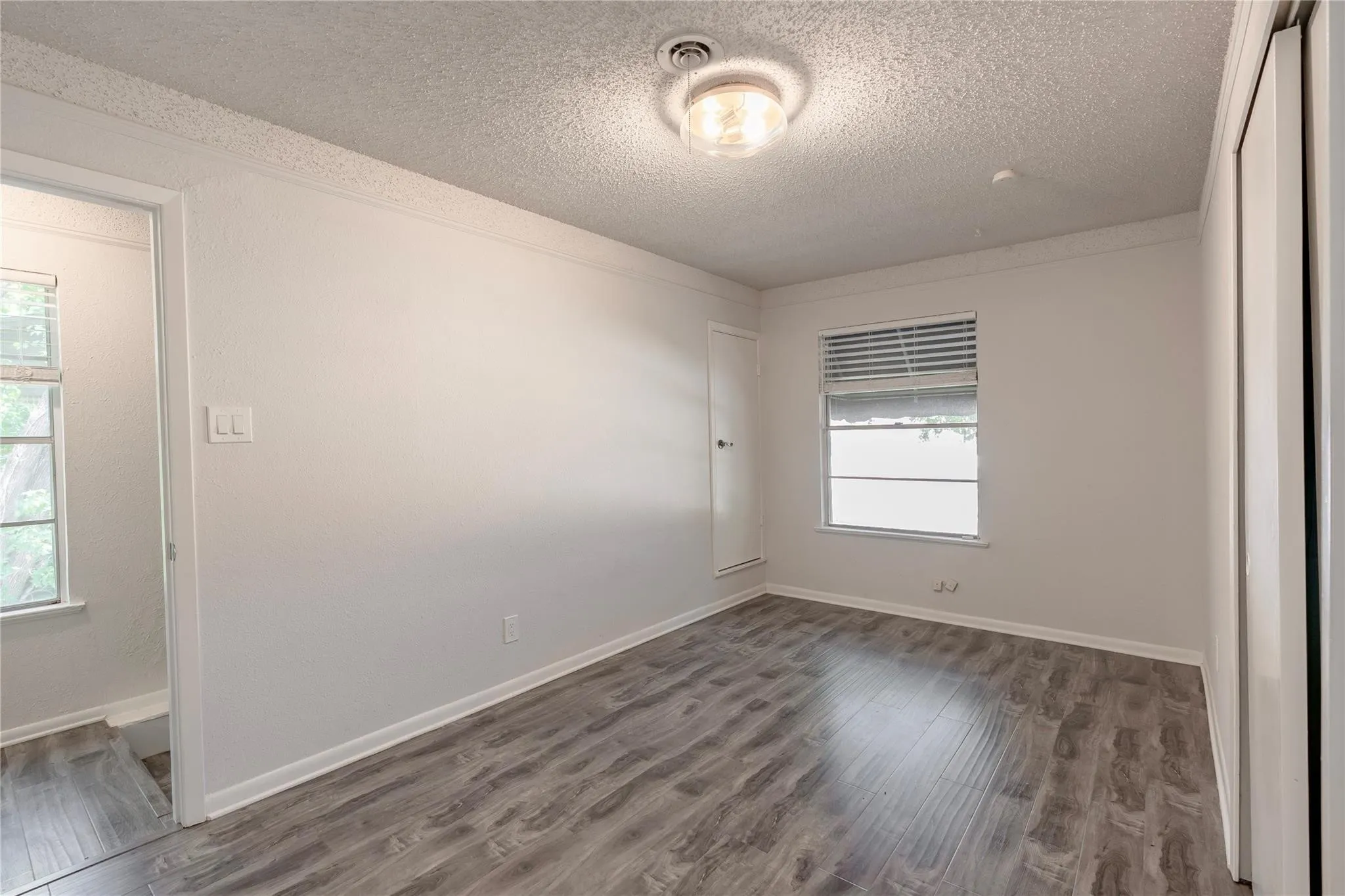Duplex For Rent in Tarrant County , 6455 Waverly Way B, Fort Worth, Texas 76116, 2 Bedroom, 1 Bathroom, 2 Garage spaces, 1,017 Sqft, built in 1961, Price $1,600, mls#21261940, Real Estate Agent in Fort Worth, Homes For Rent in Tarrant county, Homes For Rent in Fort Worth, Realtor in Fort Worth Texas, Real Estate Brokerage Independent Realty Texas, Luminita Cordes Realtor
