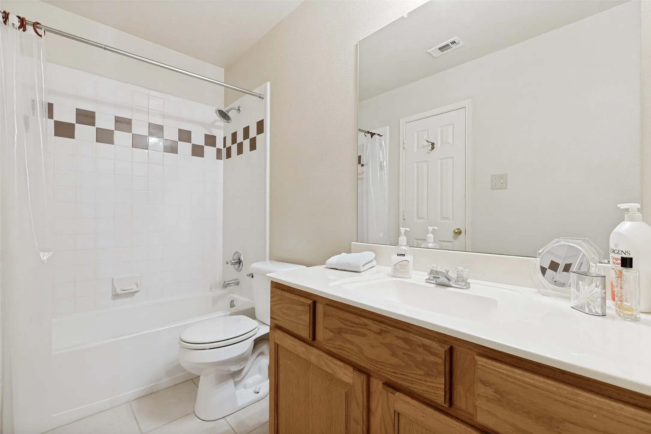 Single Family Residence For Sale in Collin County , 206 Sweetgum Drive, Murphy, Texas 75094, 4 Bedroom, 4 Bathroom, 3 Garage spaces, 3,512 Sqft, built in 1999, mls#21261945, Real Estate Agent in Murphy, Homes For Sale in Collin county, Homes For Sale in Murphy, Realtor in Murphy Texas, Real Estate Brokerage Independent Realty Texas, Luminita Cordes Realtor