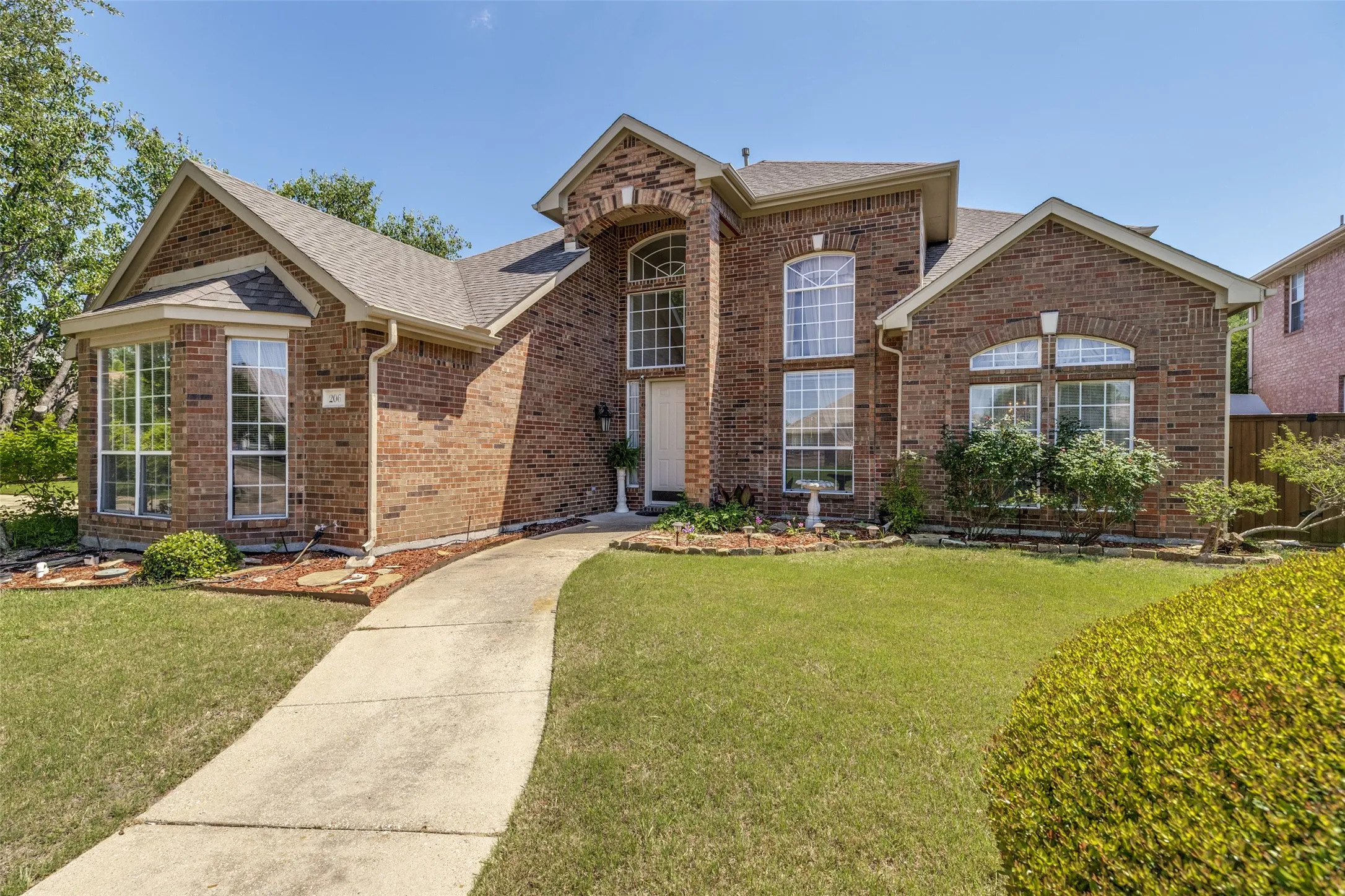 Single Family Residence For Sale in Collin County , 206 Sweetgum Drive, Murphy, Texas 75094, 4 Bedroom, 4 Bathroom, 3 Garage spaces, 3,512 Sqft, built in 1999, mls#21261945, Real Estate Agent in Murphy, Homes For Sale in Collin county, Homes For Sale in Murphy, Realtor in Murphy Texas, Real Estate Brokerage Independent Realty Texas, Luminita Cordes Realtor