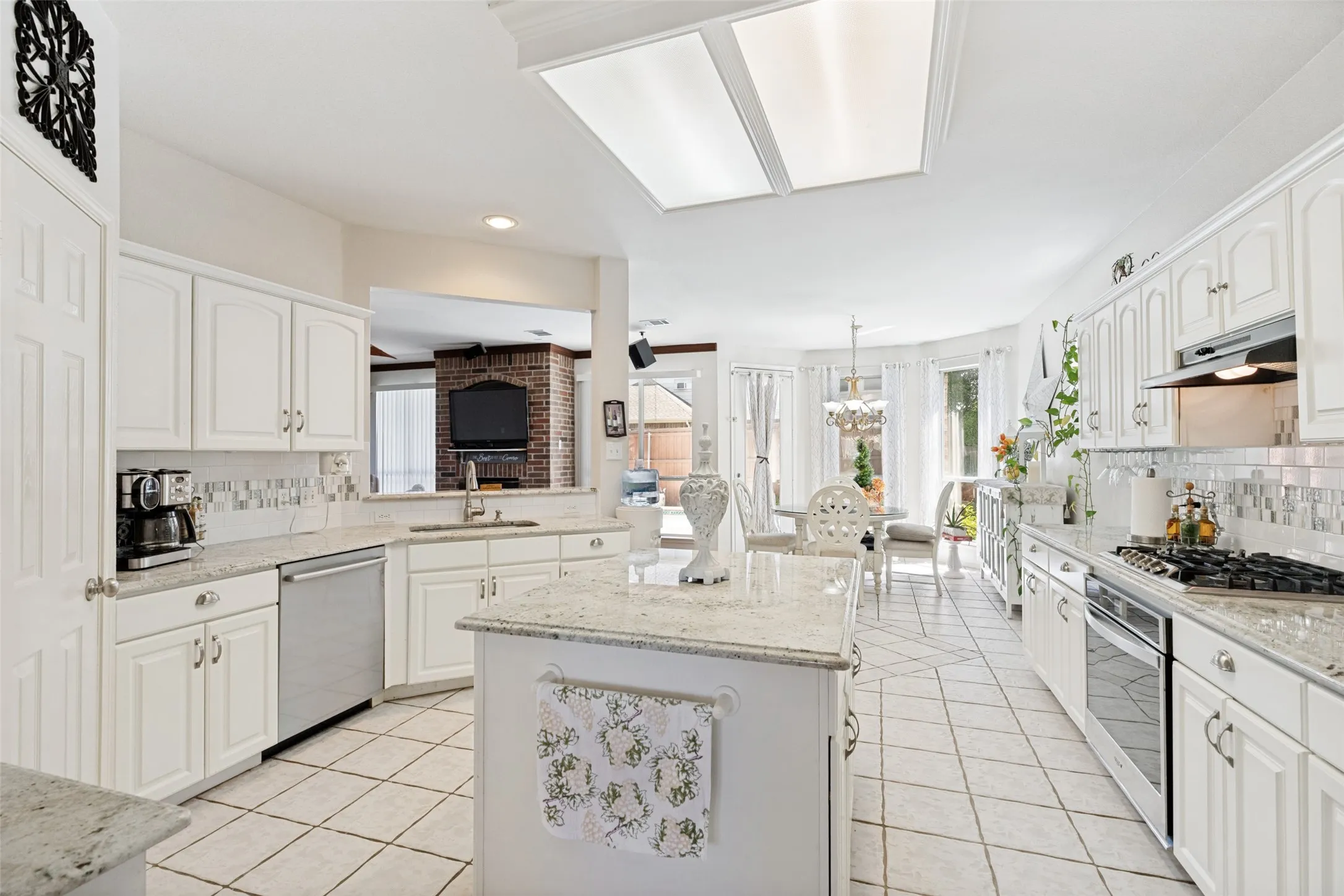 Single Family Residence For Sale in Collin County , 206 Sweetgum Drive, Murphy, Texas 75094, 4 Bedroom, 4 Bathroom, 3 Garage spaces, 3,512 Sqft, built in 1999, mls#21261945, Real Estate Agent in Murphy, Homes For Sale in Collin county, Homes For Sale in Murphy, Realtor in Murphy Texas, Real Estate Brokerage Independent Realty Texas, Luminita Cordes Realtor