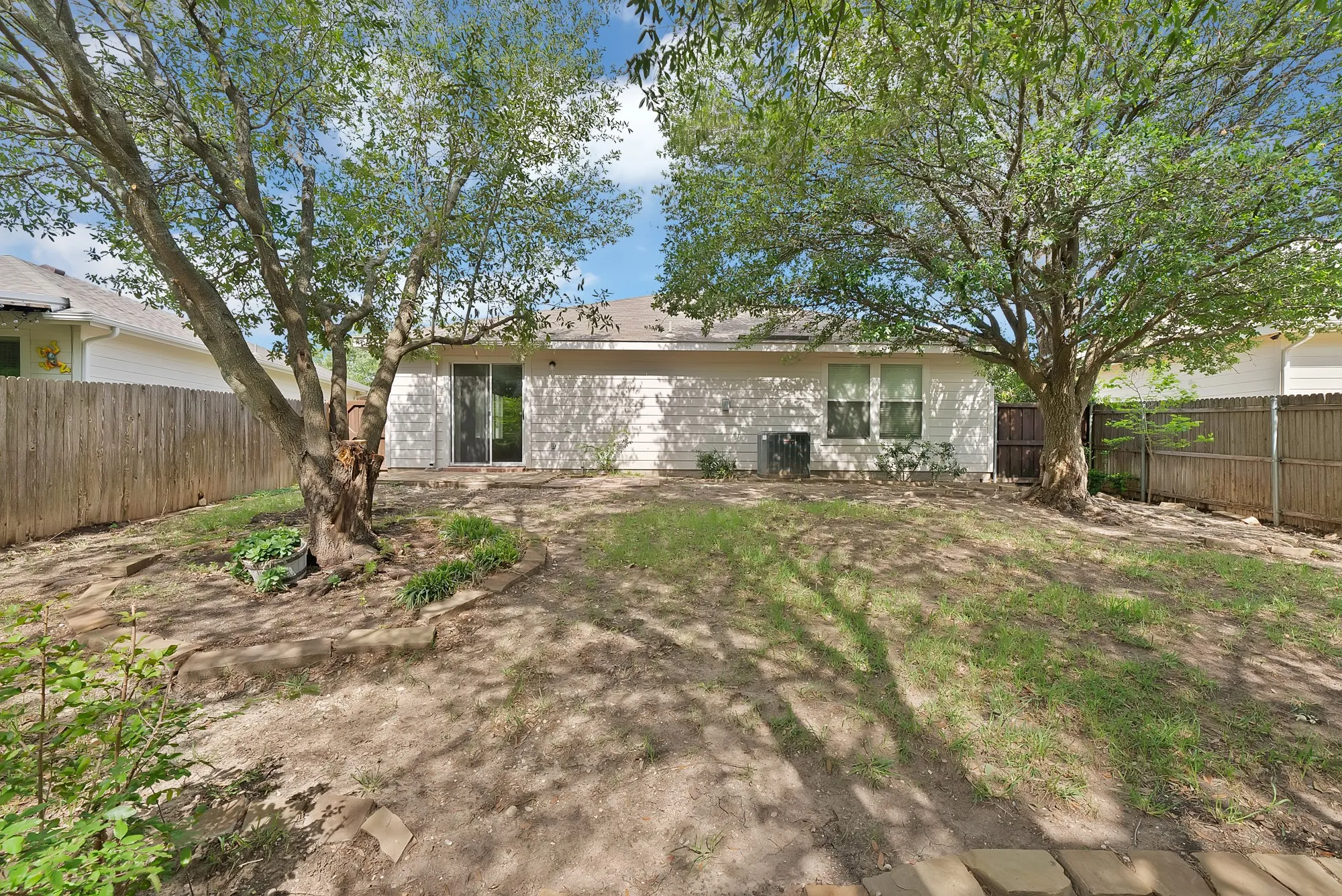 Single Family Residence For Sale in Collin County , 1405 Oak Hollow Lane, Anna, Texas 75409, 3 Bedroom, 2 Bathroom, 2 Garage spaces, 1,620 Sqft, built in 2004, mls#21261920, Real Estate Agent in Anna, Homes For Sale in Collin county, Homes For Sale in Anna, Realtor in Anna Texas, Real Estate Brokerage Independent Realty Texas, Luminita Cordes Realtor
