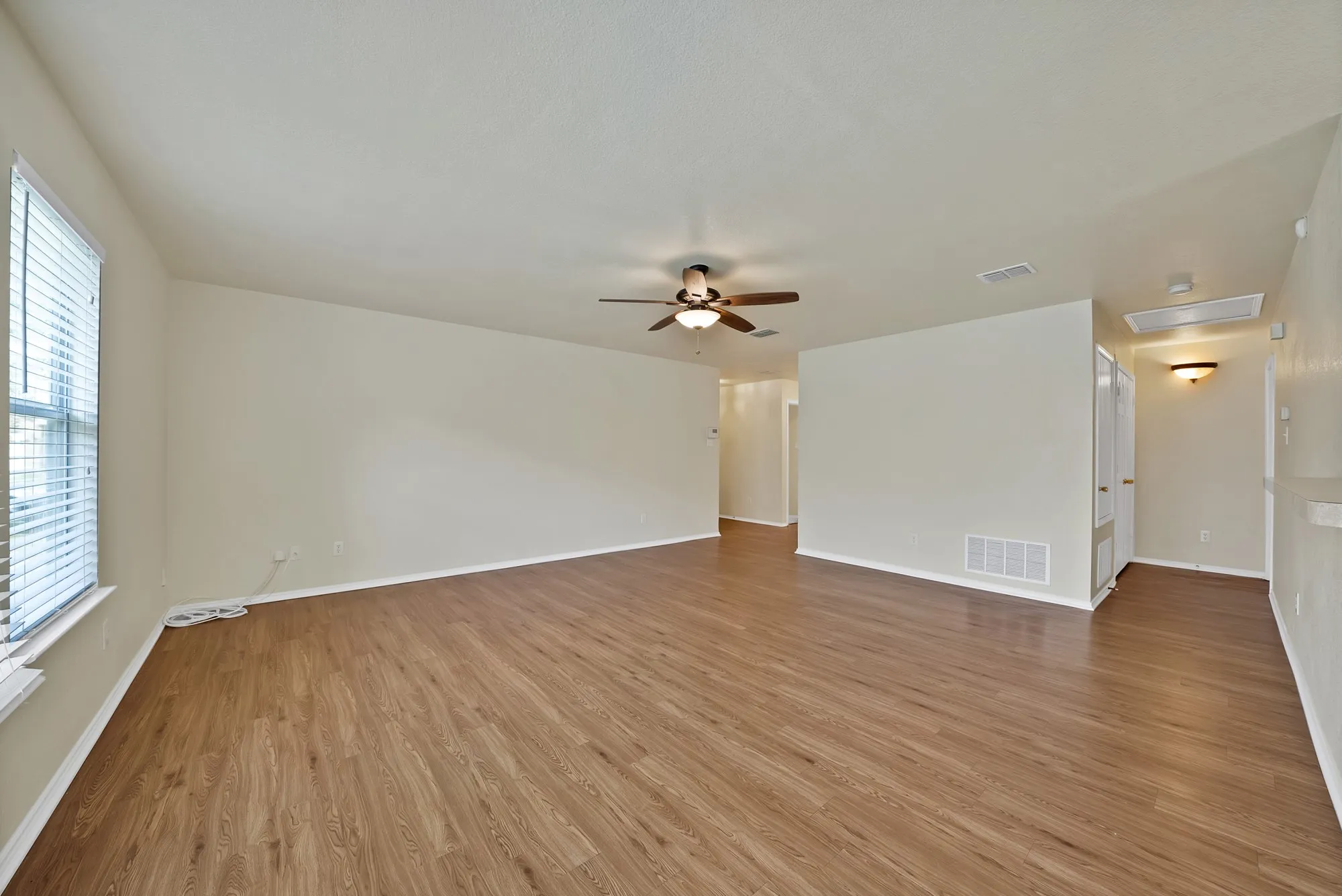 Single Family Residence For Sale in Collin County , 1405 Oak Hollow Lane, Anna, Texas 75409, 3 Bedroom, 2 Bathroom, 2 Garage spaces, 1,620 Sqft, built in 2004, mls#21261920, Real Estate Agent in Anna, Homes For Sale in Collin county, Homes For Sale in Anna, Realtor in Anna Texas, Real Estate Brokerage Independent Realty Texas, Luminita Cordes Realtor