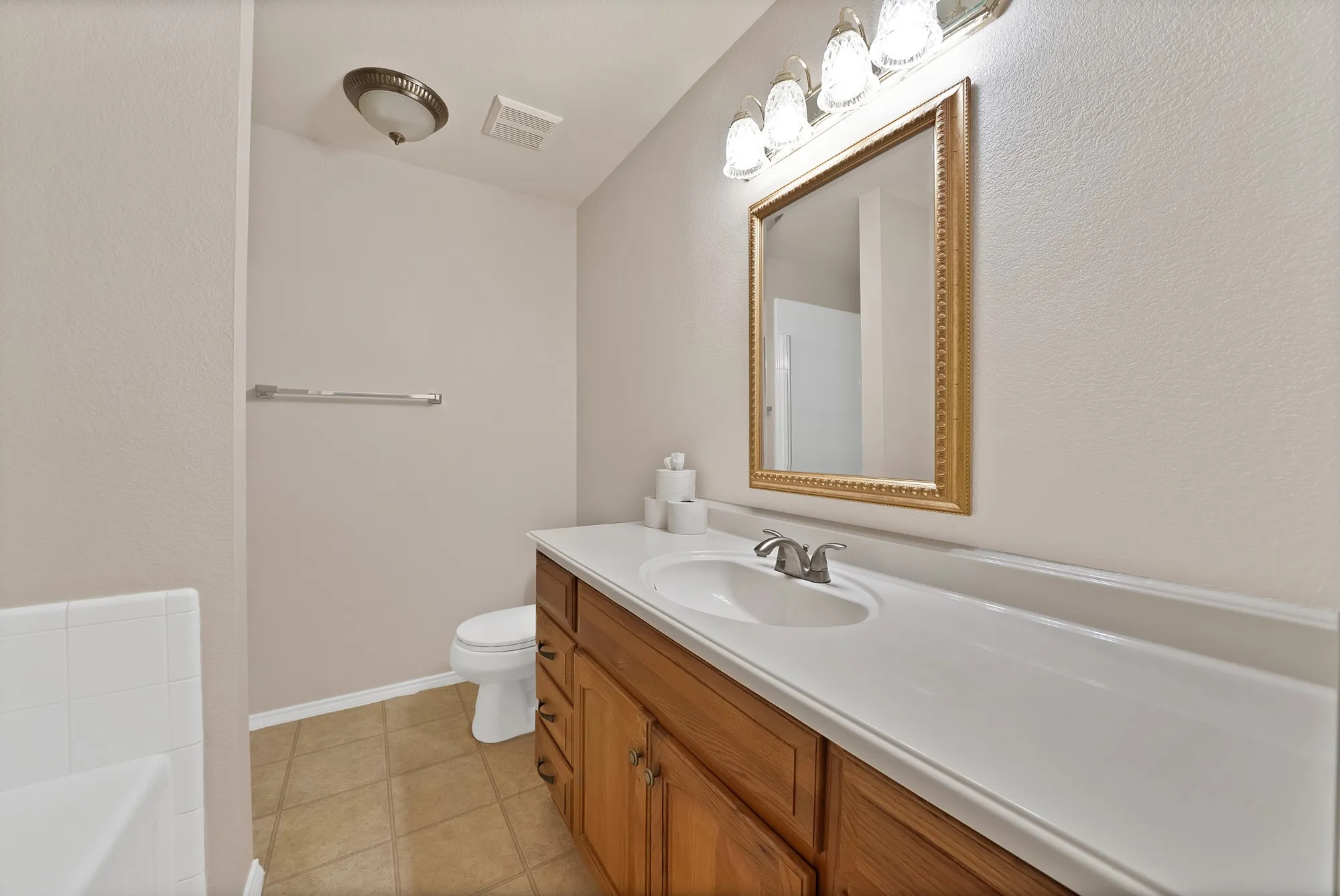 Single Family Residence For Sale in Collin County , 1405 Oak Hollow Lane, Anna, Texas 75409, 3 Bedroom, 2 Bathroom, 2 Garage spaces, 1,620 Sqft, built in 2004, mls#21261920, Real Estate Agent in Anna, Homes For Sale in Collin county, Homes For Sale in Anna, Realtor in Anna Texas, Real Estate Brokerage Independent Realty Texas, Luminita Cordes Realtor