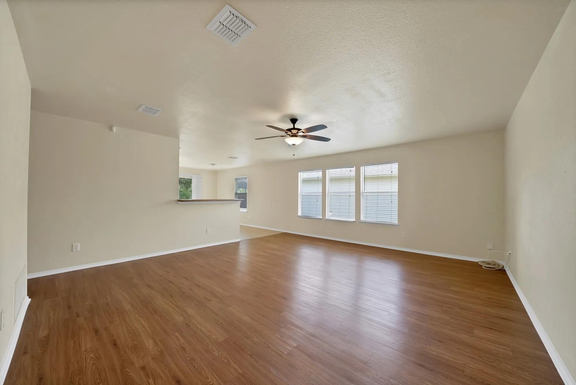 Single Family Residence For Sale in Collin County , 1405 Oak Hollow Lane, Anna, Texas 75409, 3 Bedroom, 2 Bathroom, 2 Garage spaces, 1,620 Sqft, built in 2004, mls#21261920, Real Estate Agent in Anna, Homes For Sale in Collin county, Homes For Sale in Anna, Realtor in Anna Texas, Real Estate Brokerage Independent Realty Texas, Luminita Cordes Realtor