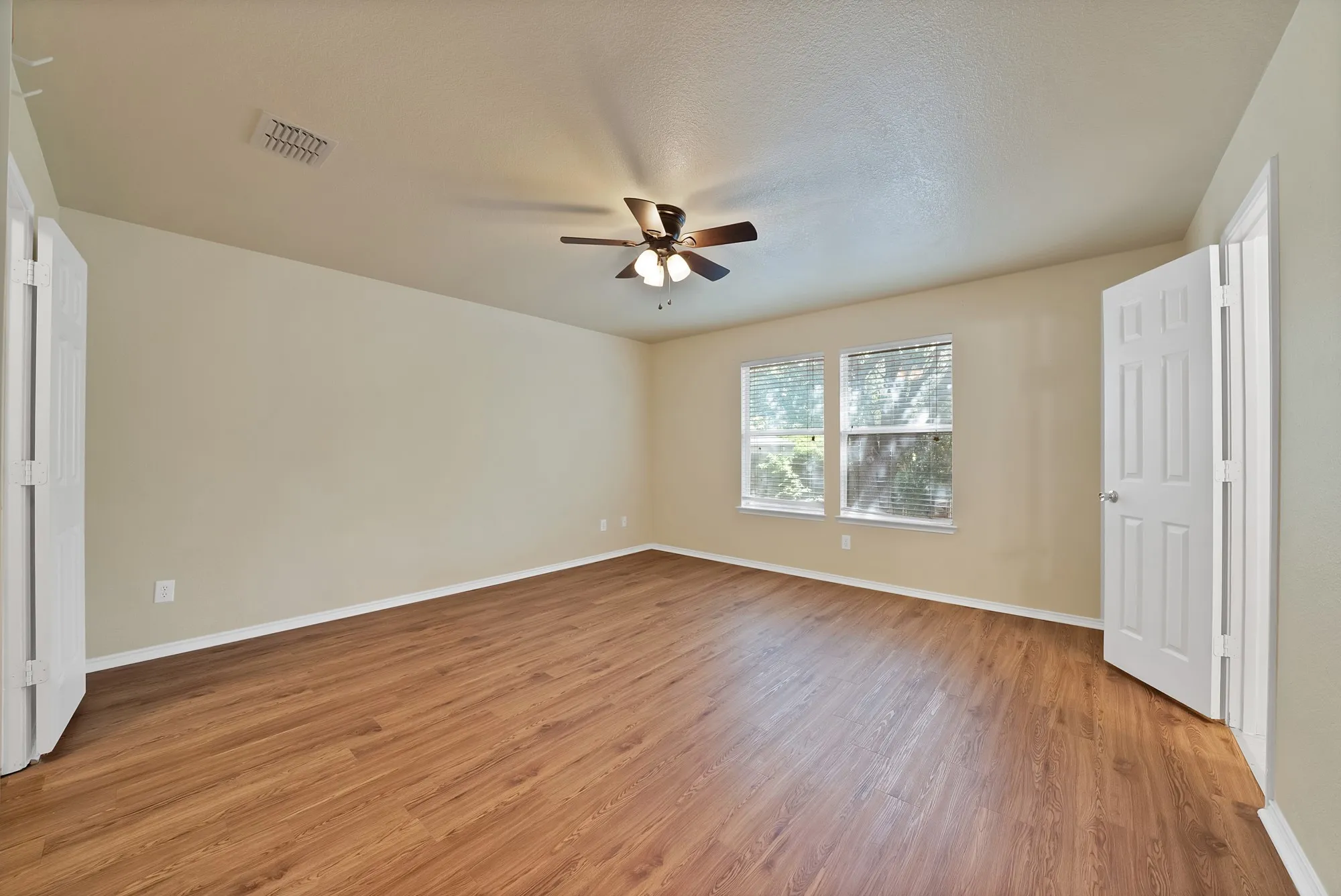 Single Family Residence For Sale in Collin County , 1405 Oak Hollow Lane, Anna, Texas 75409, 3 Bedroom, 2 Bathroom, 2 Garage spaces, 1,620 Sqft, built in 2004, mls#21261920, Real Estate Agent in Anna, Homes For Sale in Collin county, Homes For Sale in Anna, Realtor in Anna Texas, Real Estate Brokerage Independent Realty Texas, Luminita Cordes Realtor